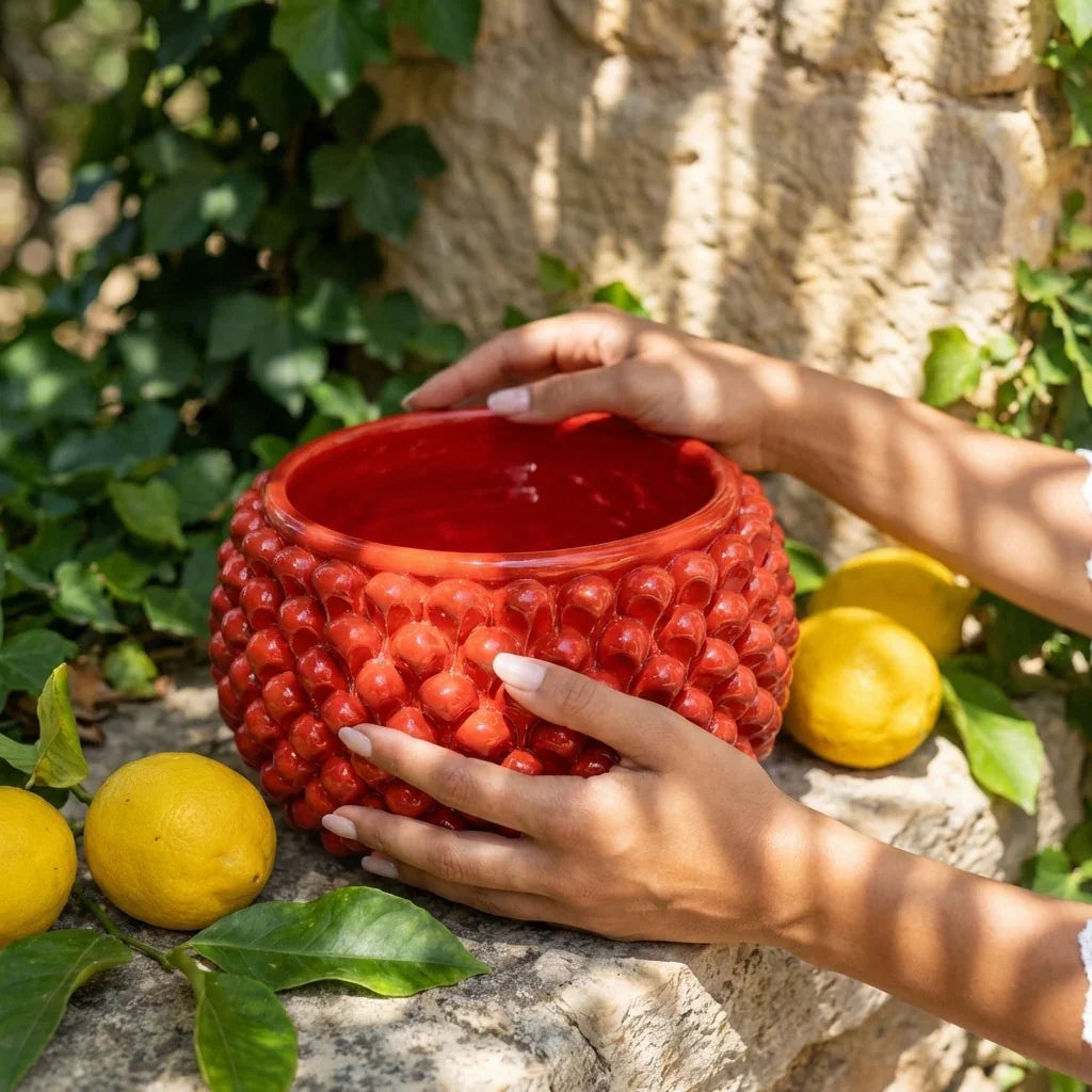 Vaso mezza pigna s/piede rosso fuoco in ceramica di Caltagirone
