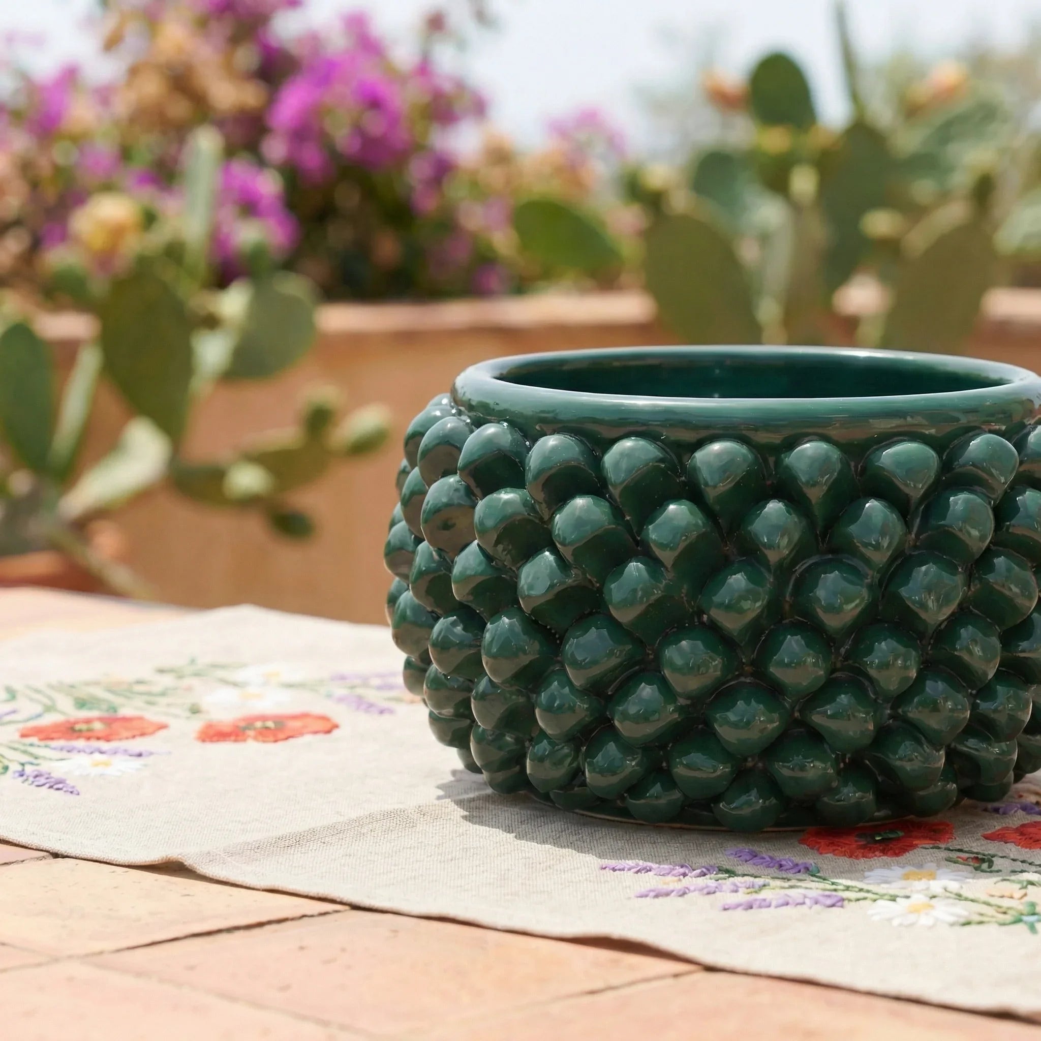 Vaso mezza pigna s/piede verde antico in ceramica di Caltagirone