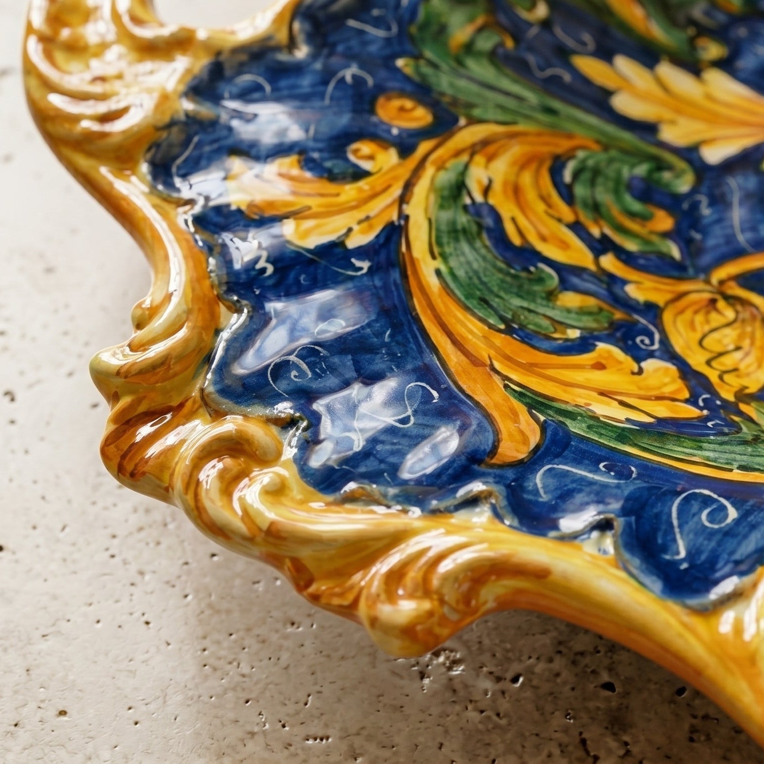 Centrotavola Barocco in Ceramica di Caltagirone 38×33 cm — Ornato Calatino