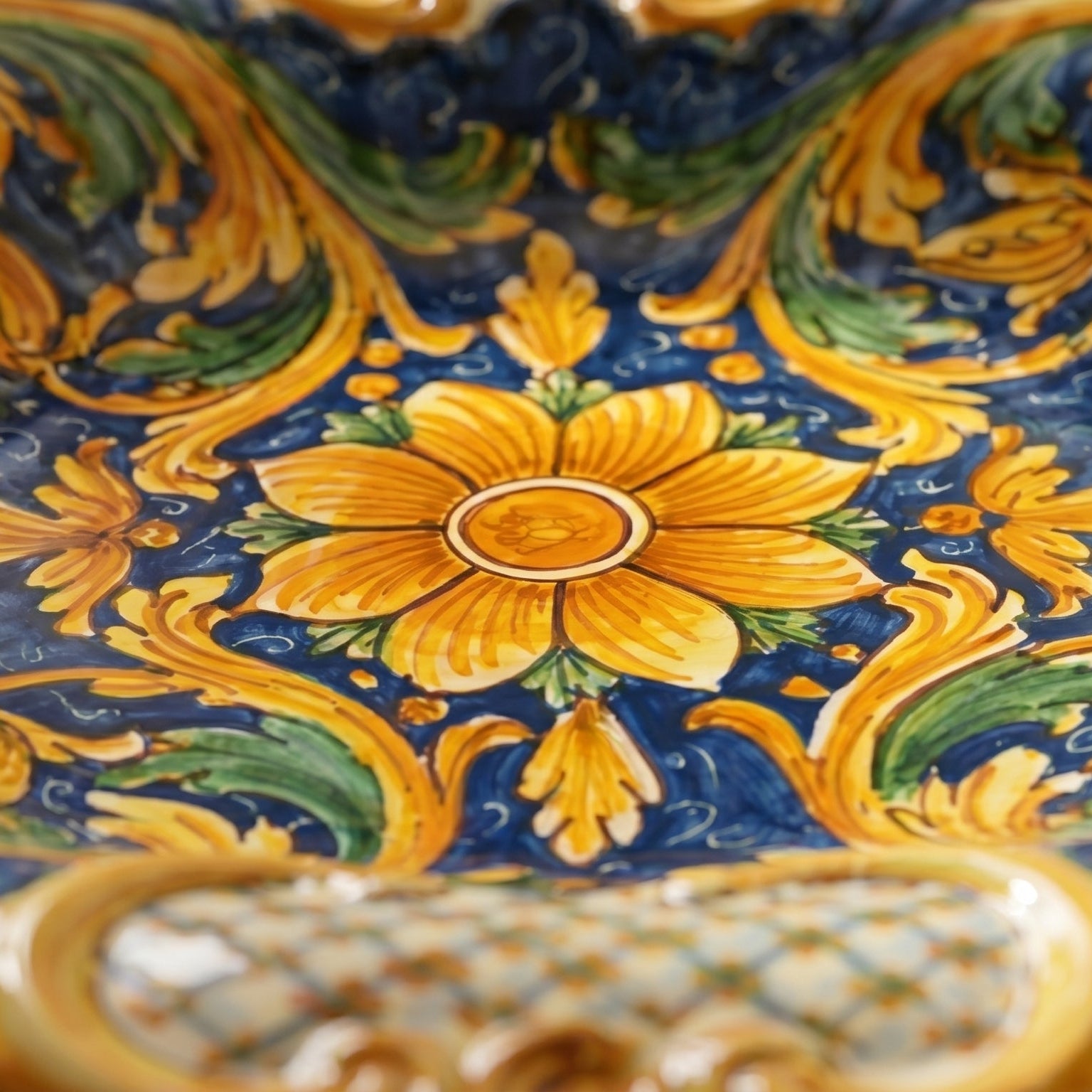 Centrotavola Barocco in Ceramica di Caltagirone 38×33 cm — Ornato Calatino