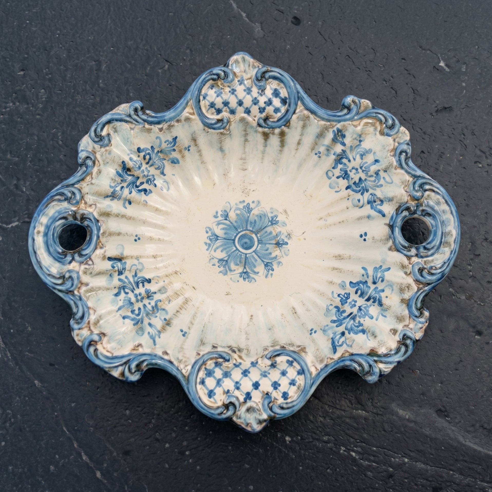 Centrotavola Barocco in Ceramica di Caltagirone 38×33 cm — Mono Blu