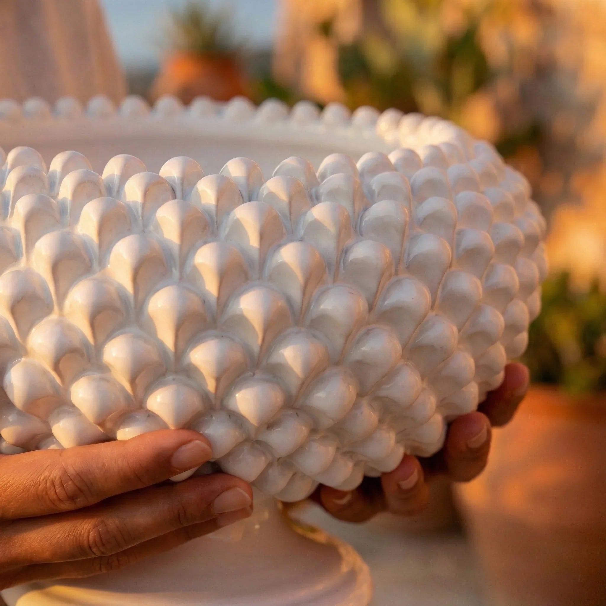 Alzata a Pigna diam. 25/33 cm White Line in ceramica di Caltagirone