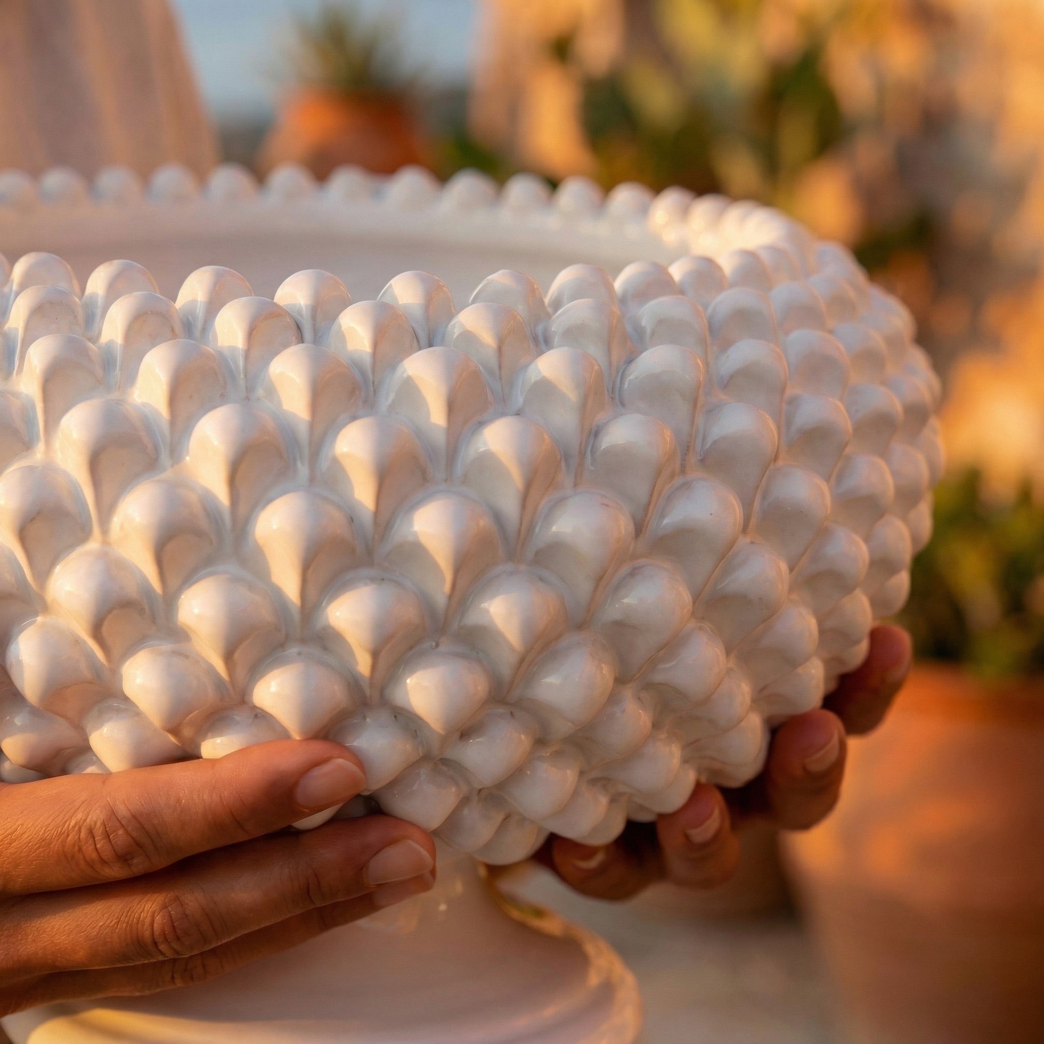 Alzata a Pigna diam. 25/33 cm White Line in ceramica di Caltagirone