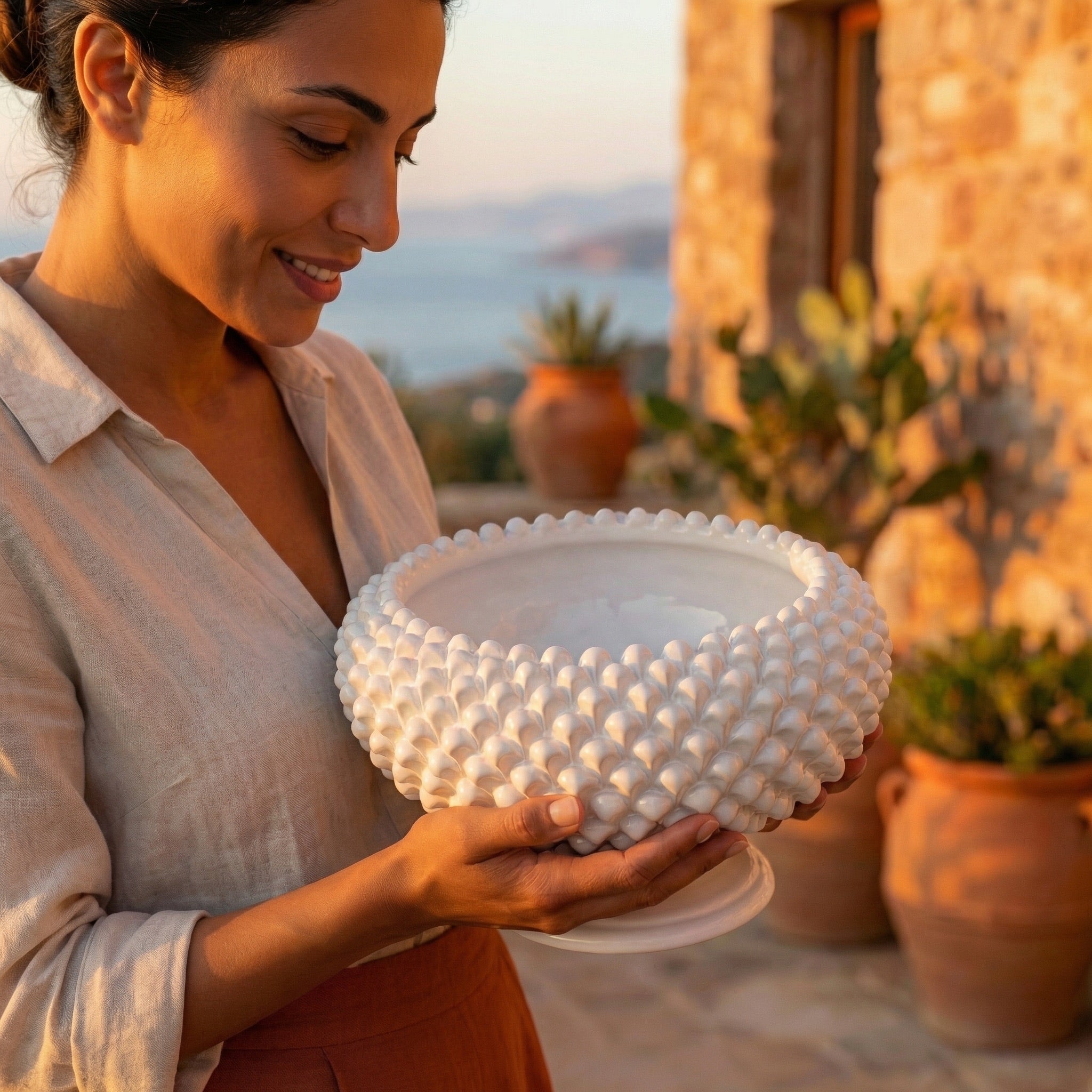 Alzata a Pigna diam. 25/33 cm White Line in ceramica di Caltagirone