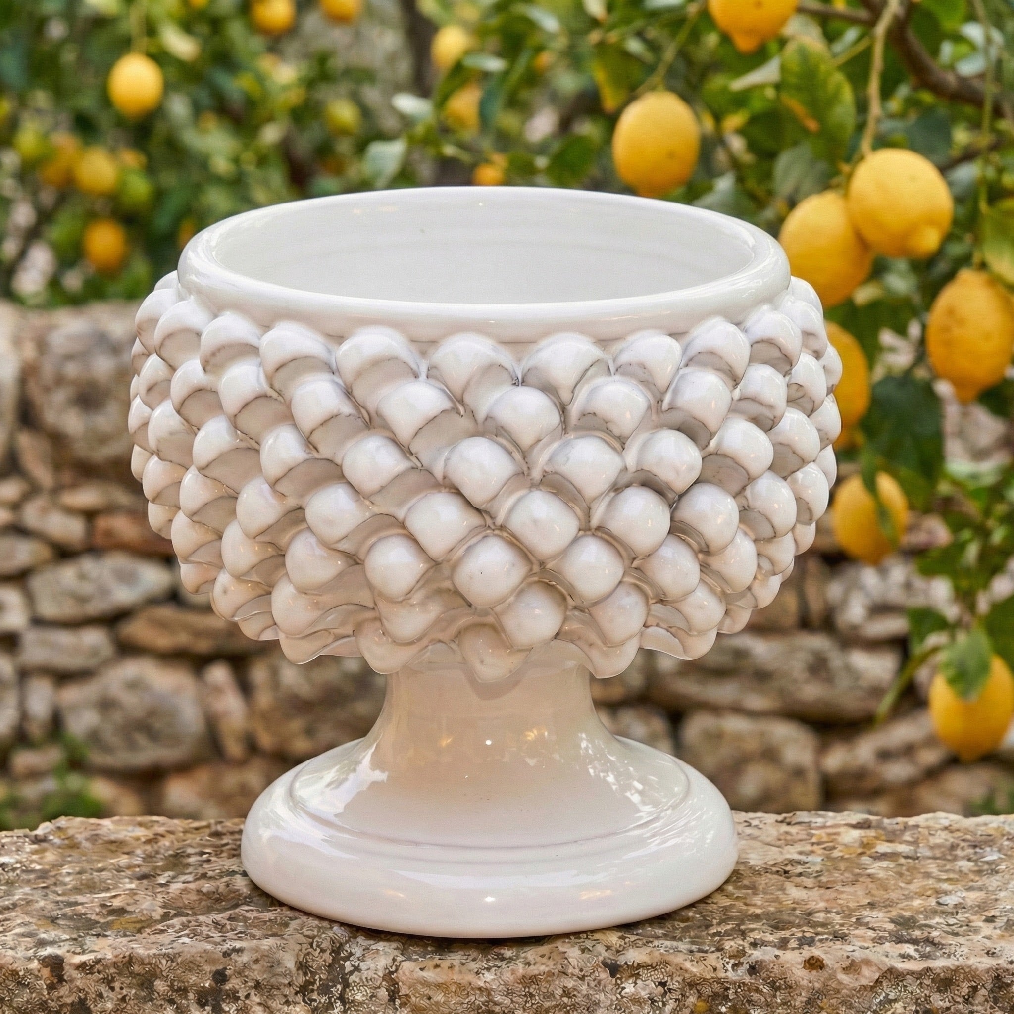 Vaso mezza pigna white line in ceramica di Caltagirone