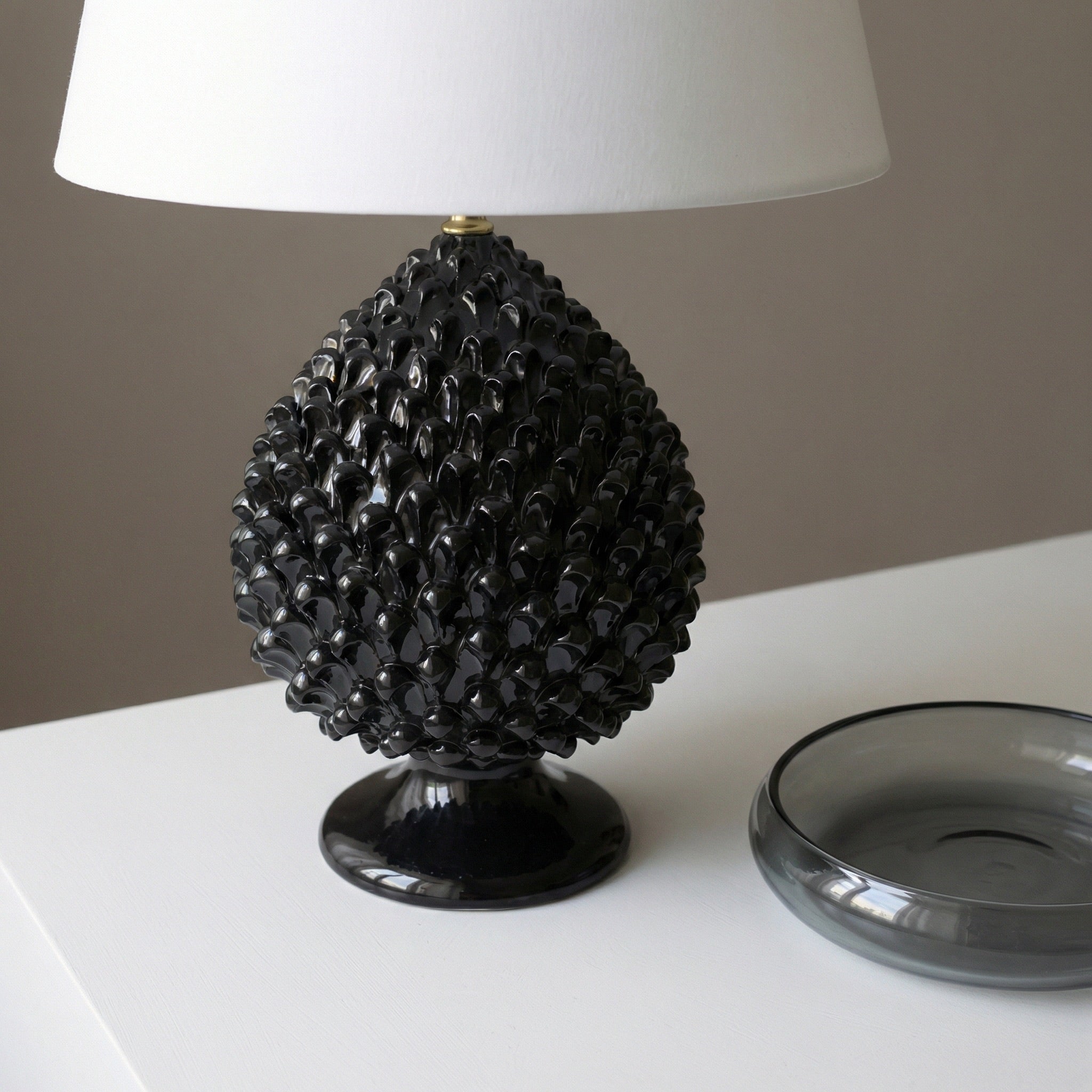 Pigna a Lume modellata a mano Black Line - Ceramiche di Caltagirone