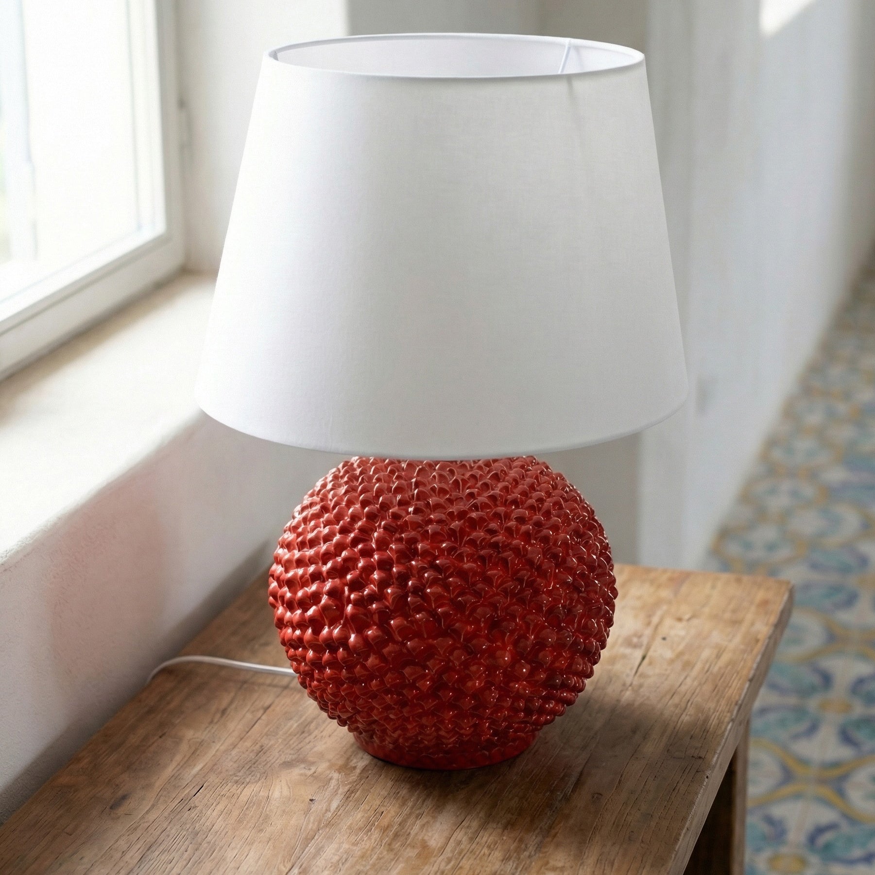Italienische Keramiklampe, Feuerrot – Caltagirone Keramik – Italienische Tischlampen-Tradition