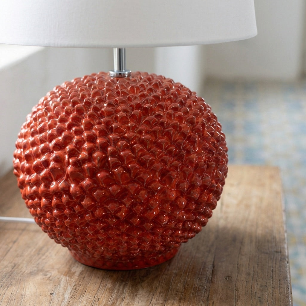 Italienische Keramiklampe, Feuerrot – Caltagirone Keramik – Italienische Tischlampen-Tradition