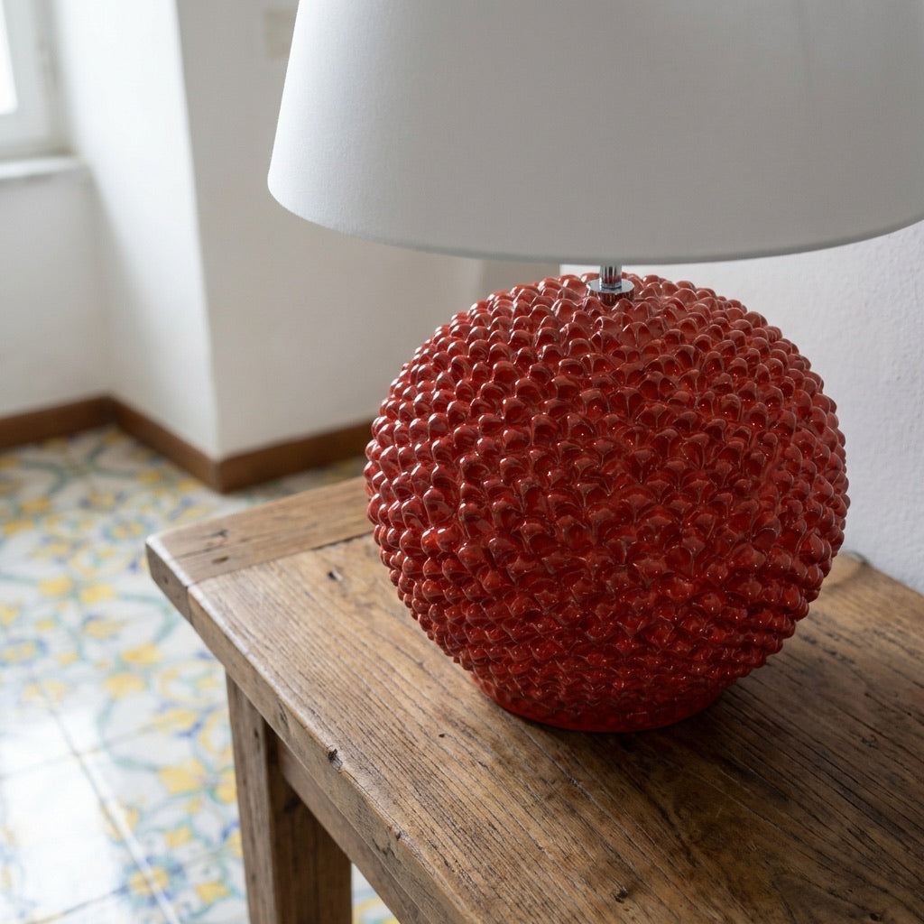 Italienische Keramiklampe, Feuerrot – Caltagirone Keramik – Italienische Tischlampen-Tradition