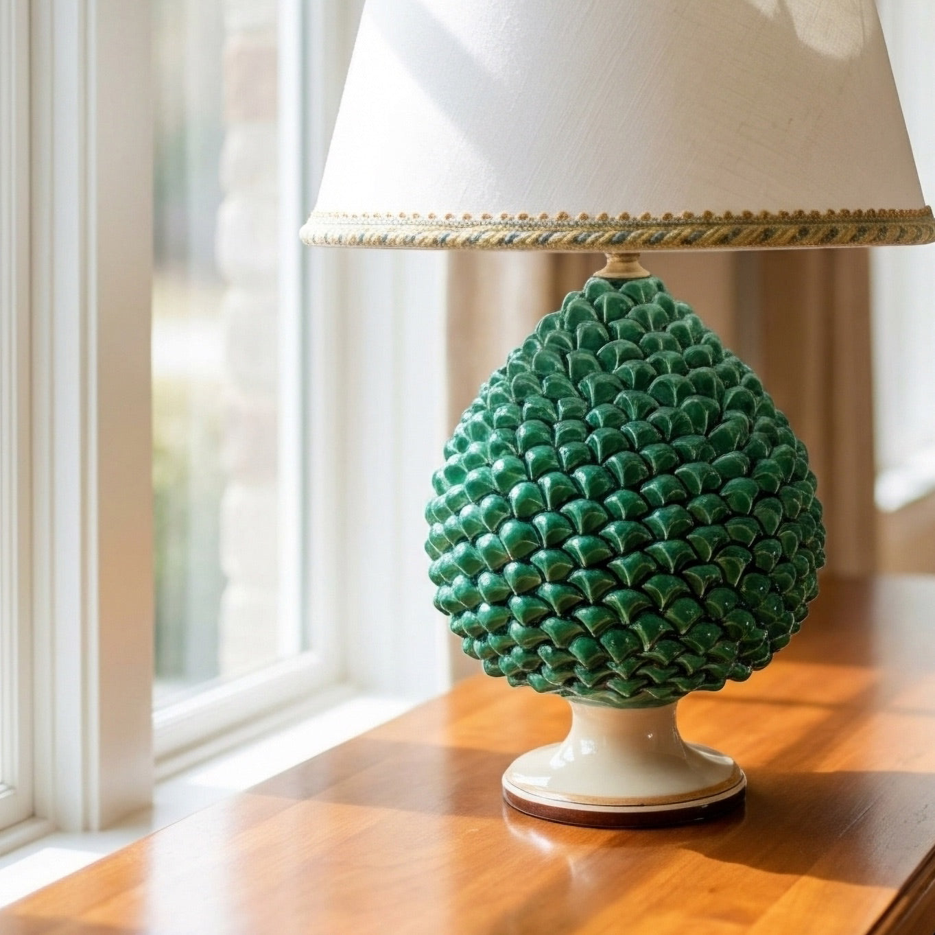 Pigna a Lume modellata interamente a mano - Ceramiche di Caltagirone