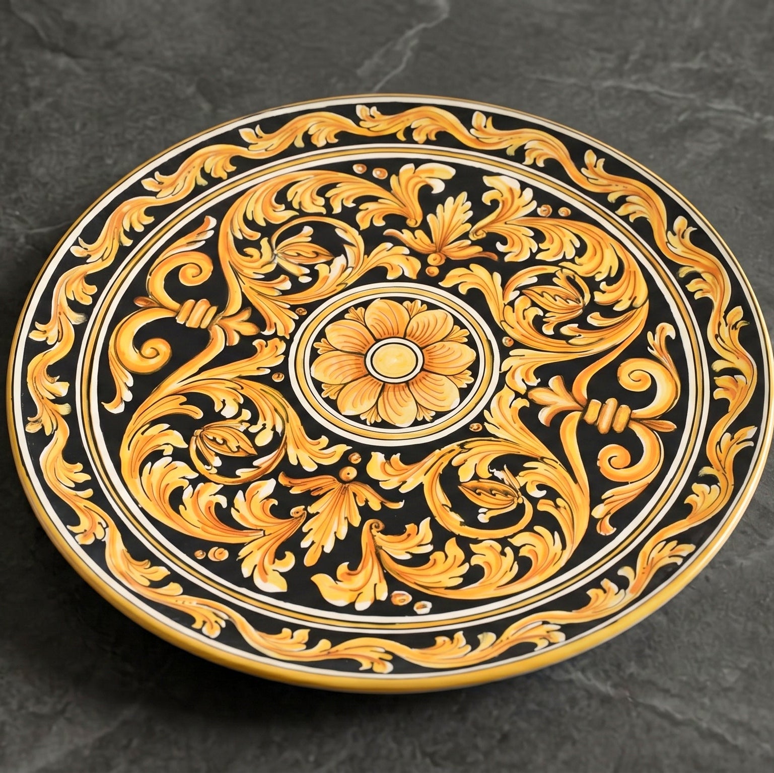 Piatto Ornamentale in Ceramica di Caltagirone - Ornato Fondo Nero