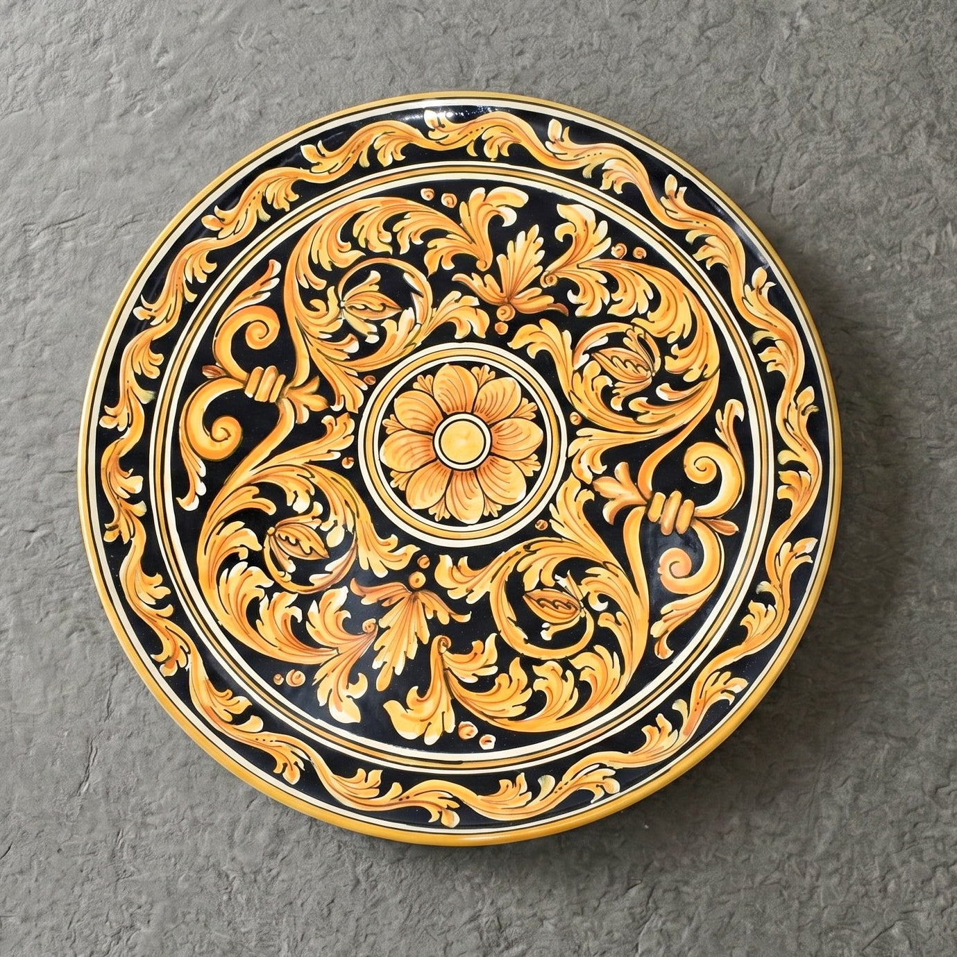 Piatto Ornamentale in Ceramica di Caltagirone - Ornato Fondo Nero