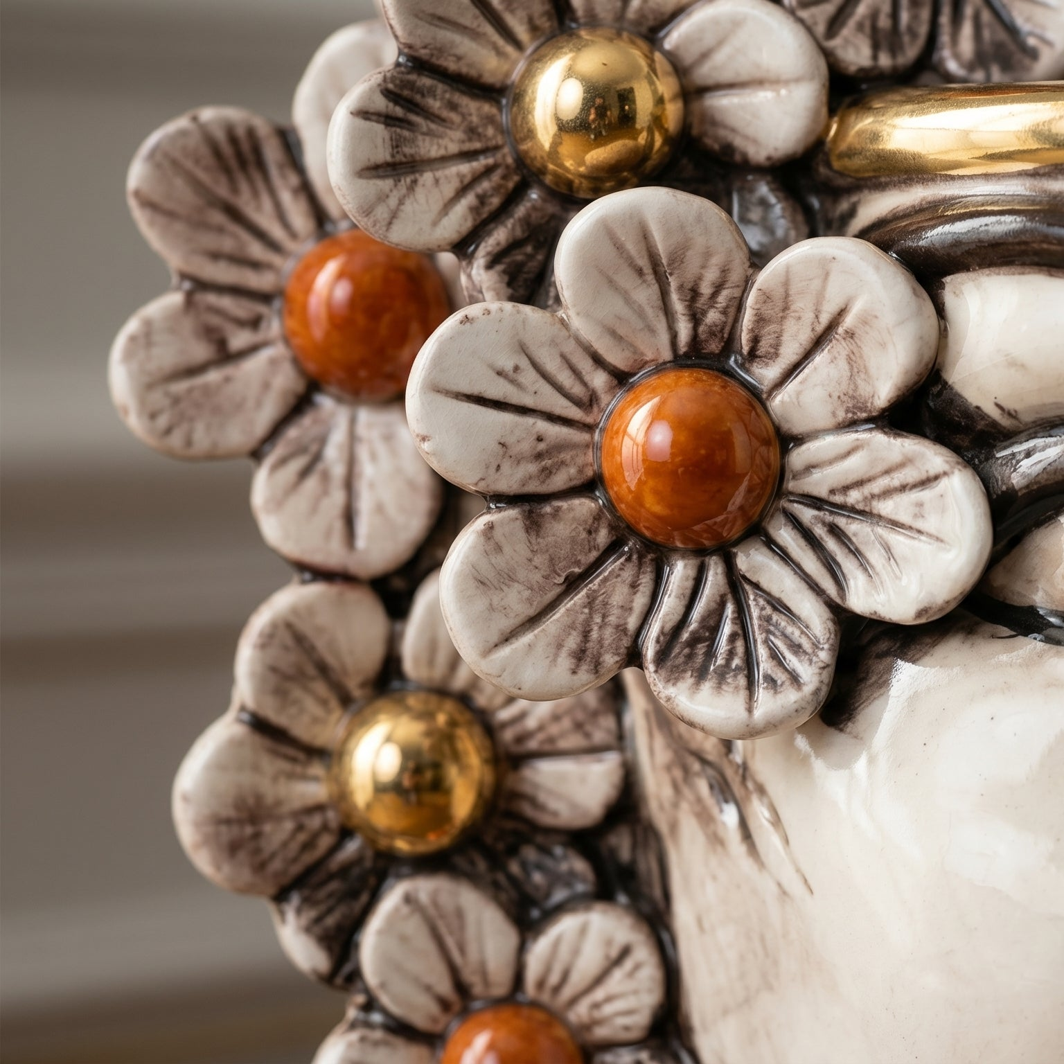 Testa h 20 c/fiori c/espressione madreperla oro e lustri femmina