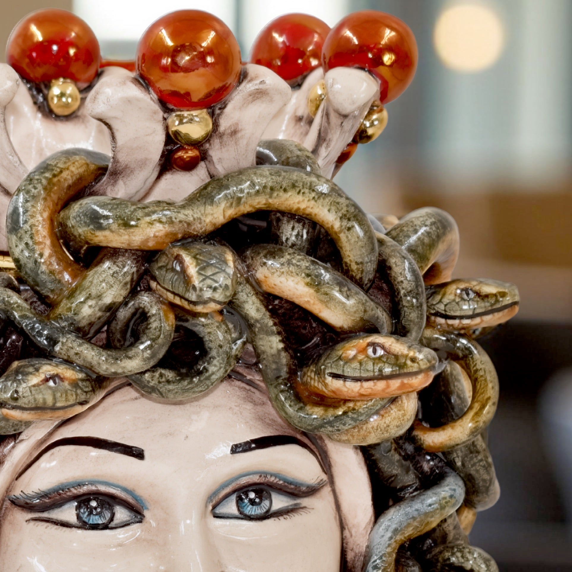 Testa h 25 turbante medusa madreperla antichizzato oro e lustri