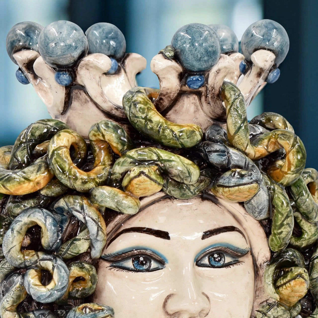 Testa h 25 turbante medusa madreperla colorato perline blu