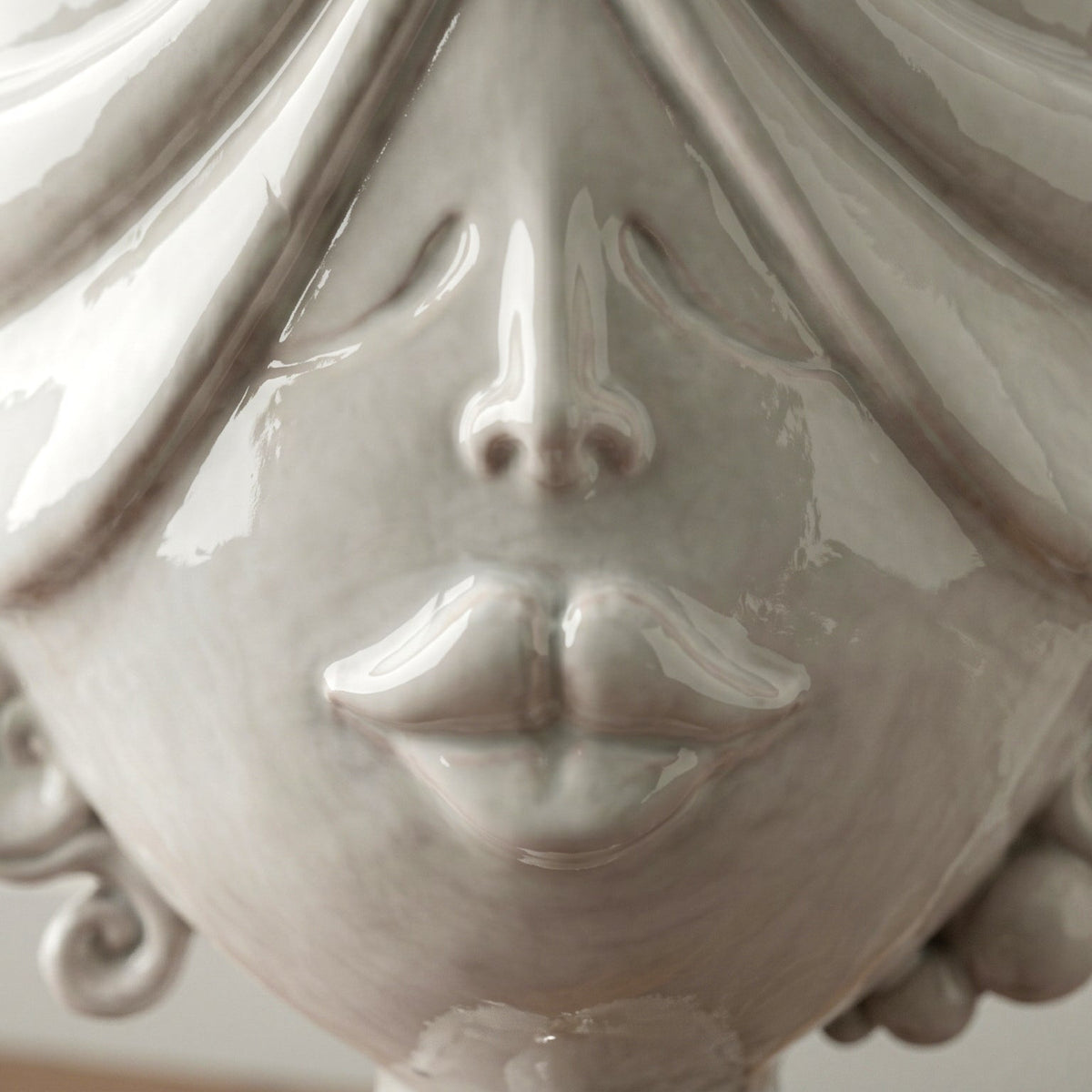 Testa Zahira h 30 cm - Donna, White Line | Ceramica Caltagirone