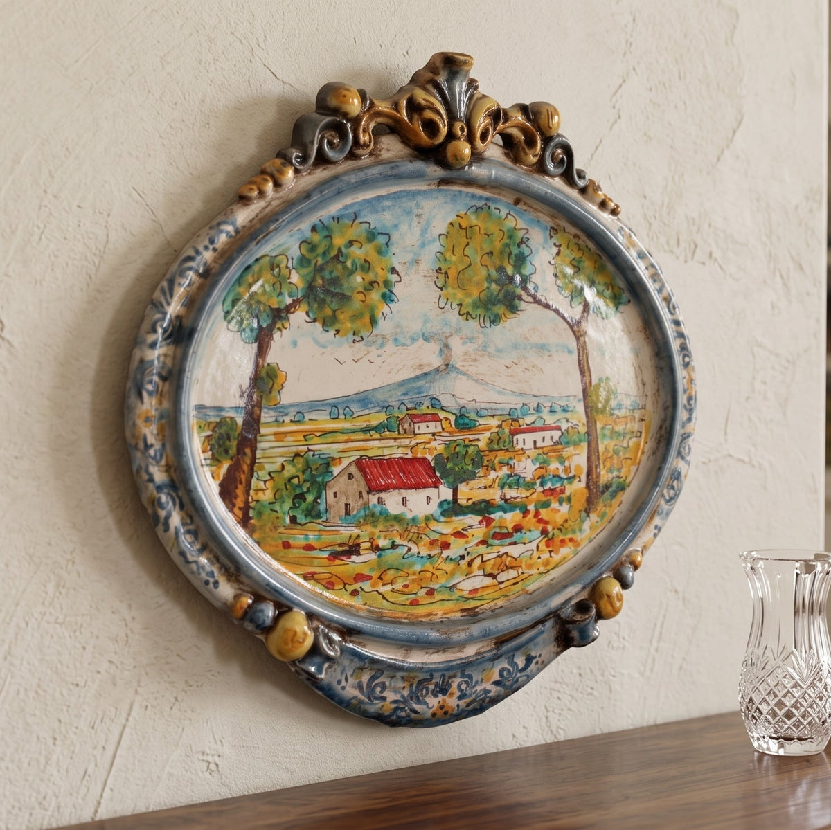 Ovale Orizzontale in Ceramica di Caltagirone 23×25 cm - Paesaggio, Blu e Arancio