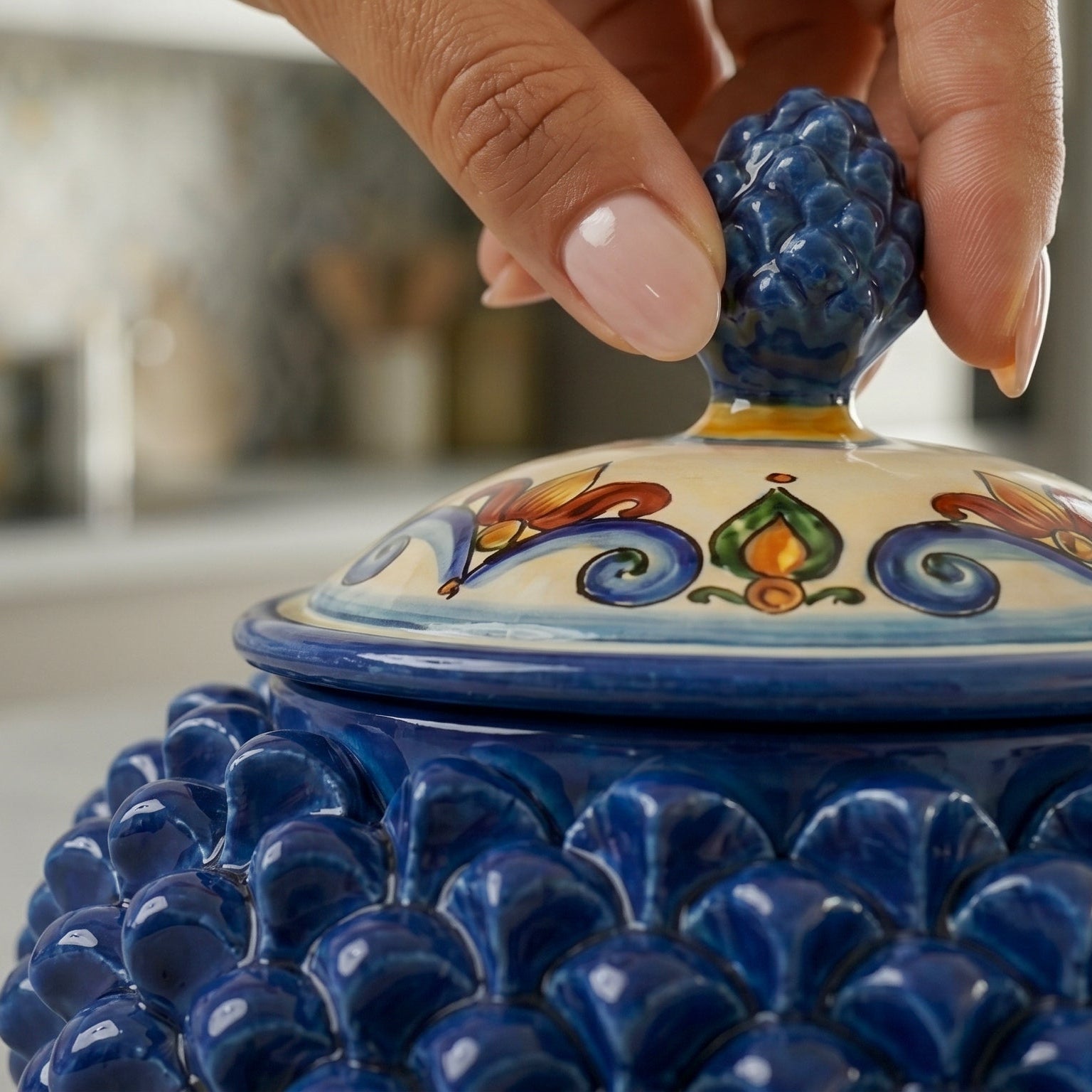 Biscottiera a Pigna Blu Intenso in Ceramica di Caltagirone Ø 20 cm — Decoro Sicily