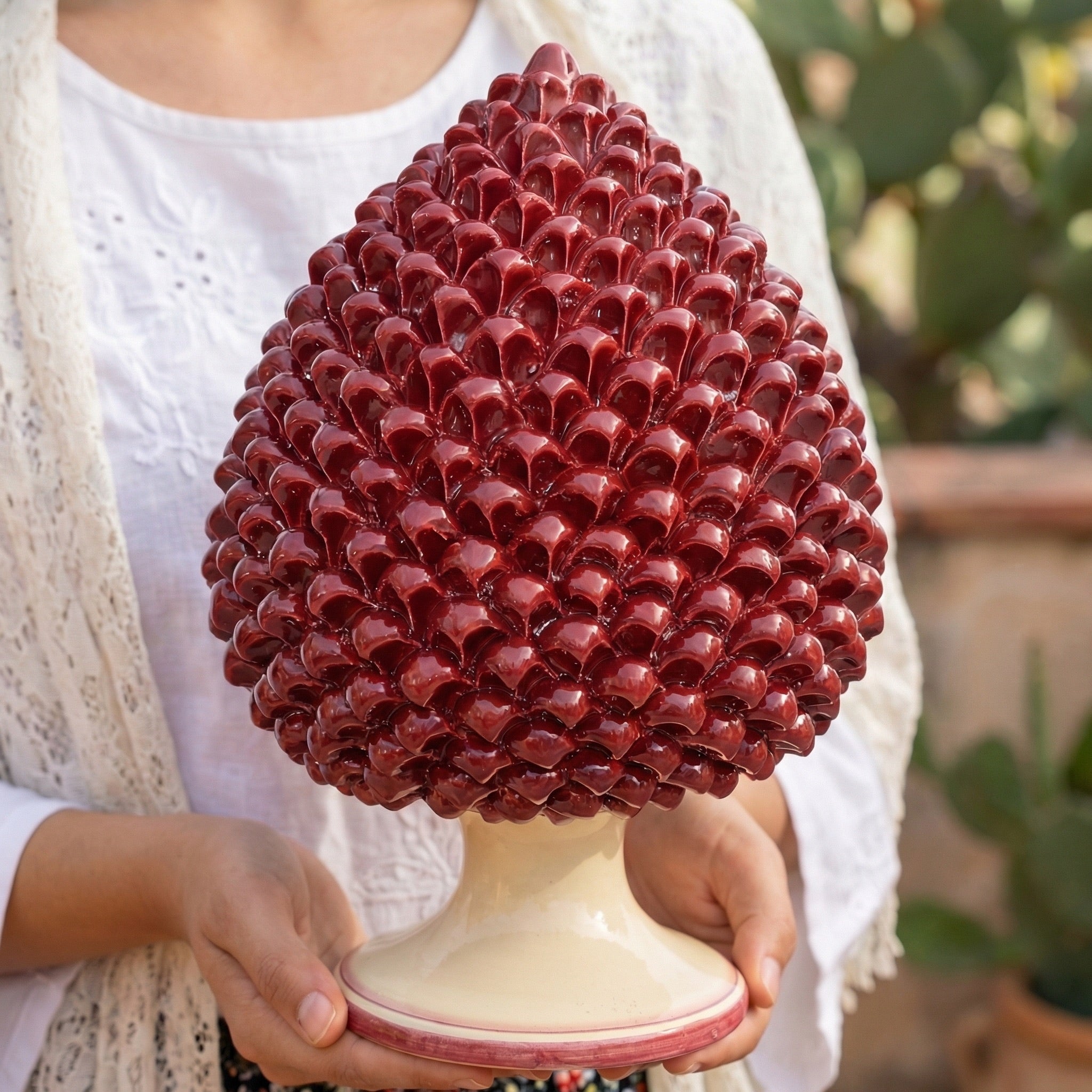 Pigna artigianale di Caltagirone modellata a mano altezza 15/40 mono bordeaux