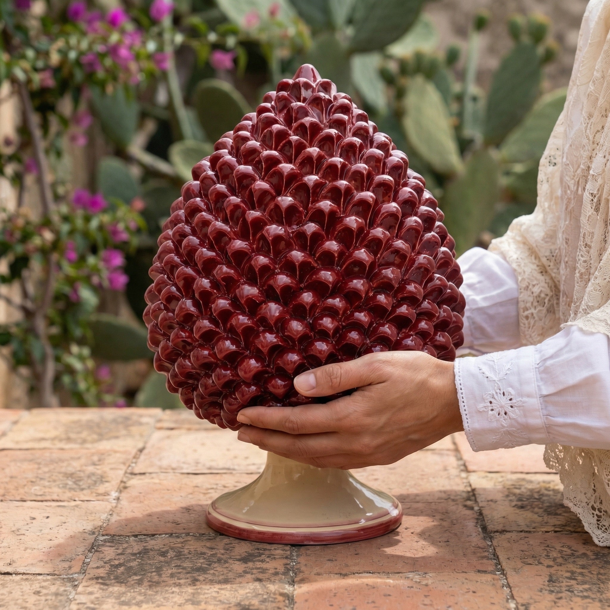 Pigna artigianale di Caltagirone modellata a mano altezza 15/40 mono bordeaux