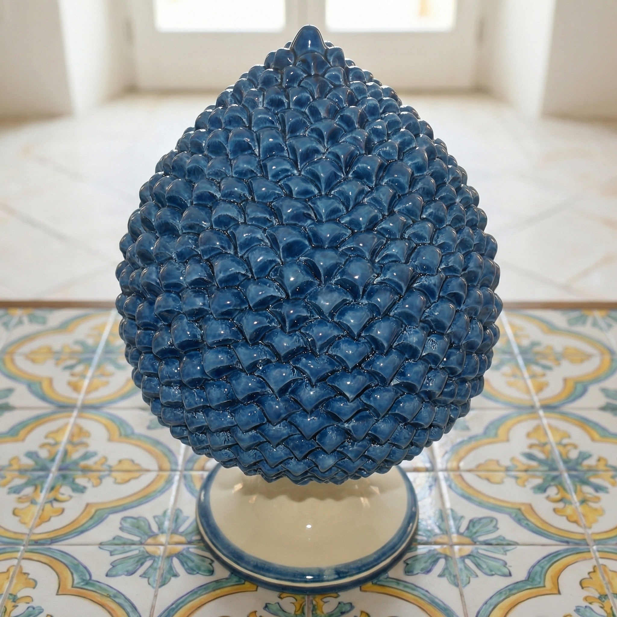 Pigna artigianale di Caltagirone modellata a mano altezza 15/40 mono blu