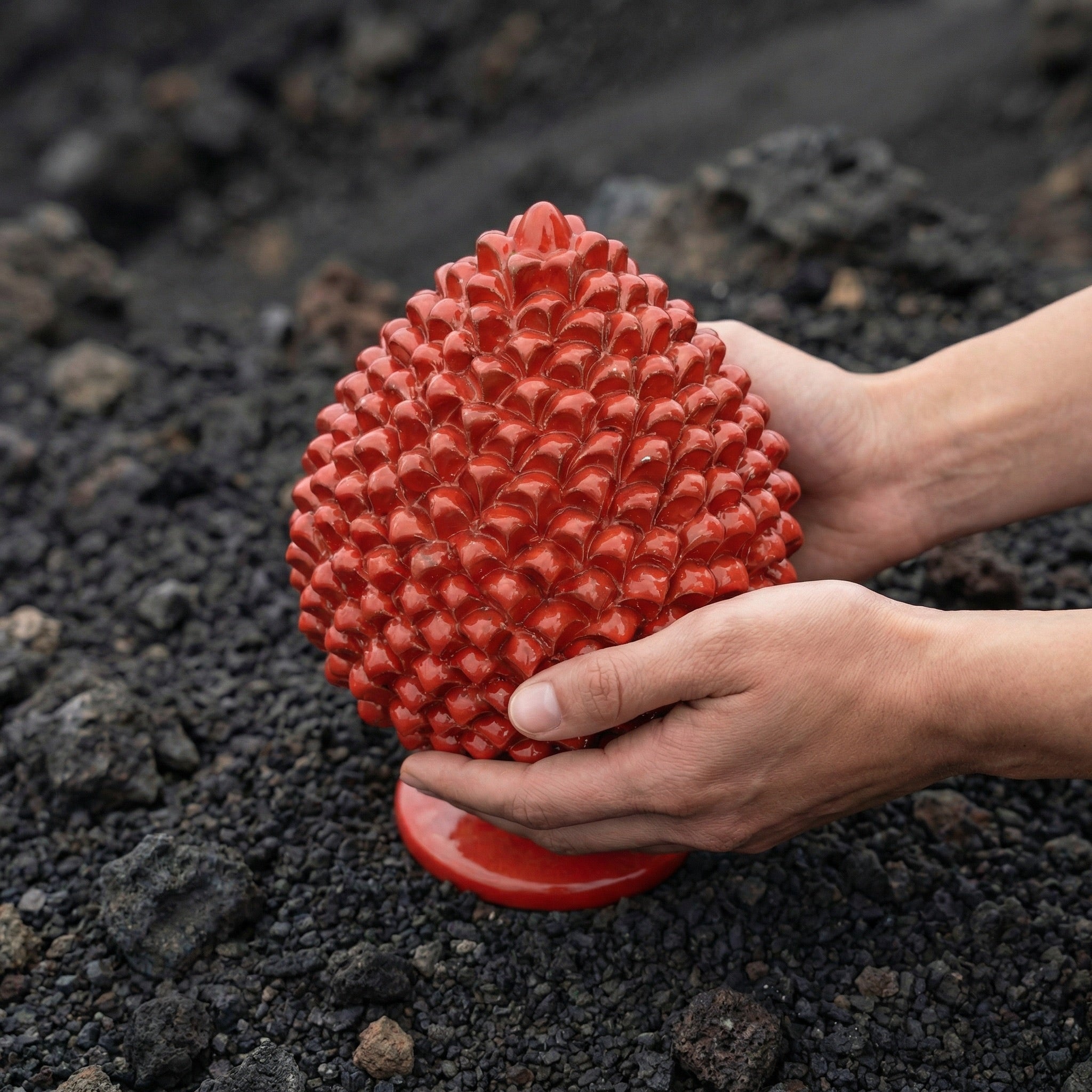 Pigna artigianale di Caltagirone modellata a mano altezza 15/40 Rosso Fuoco
