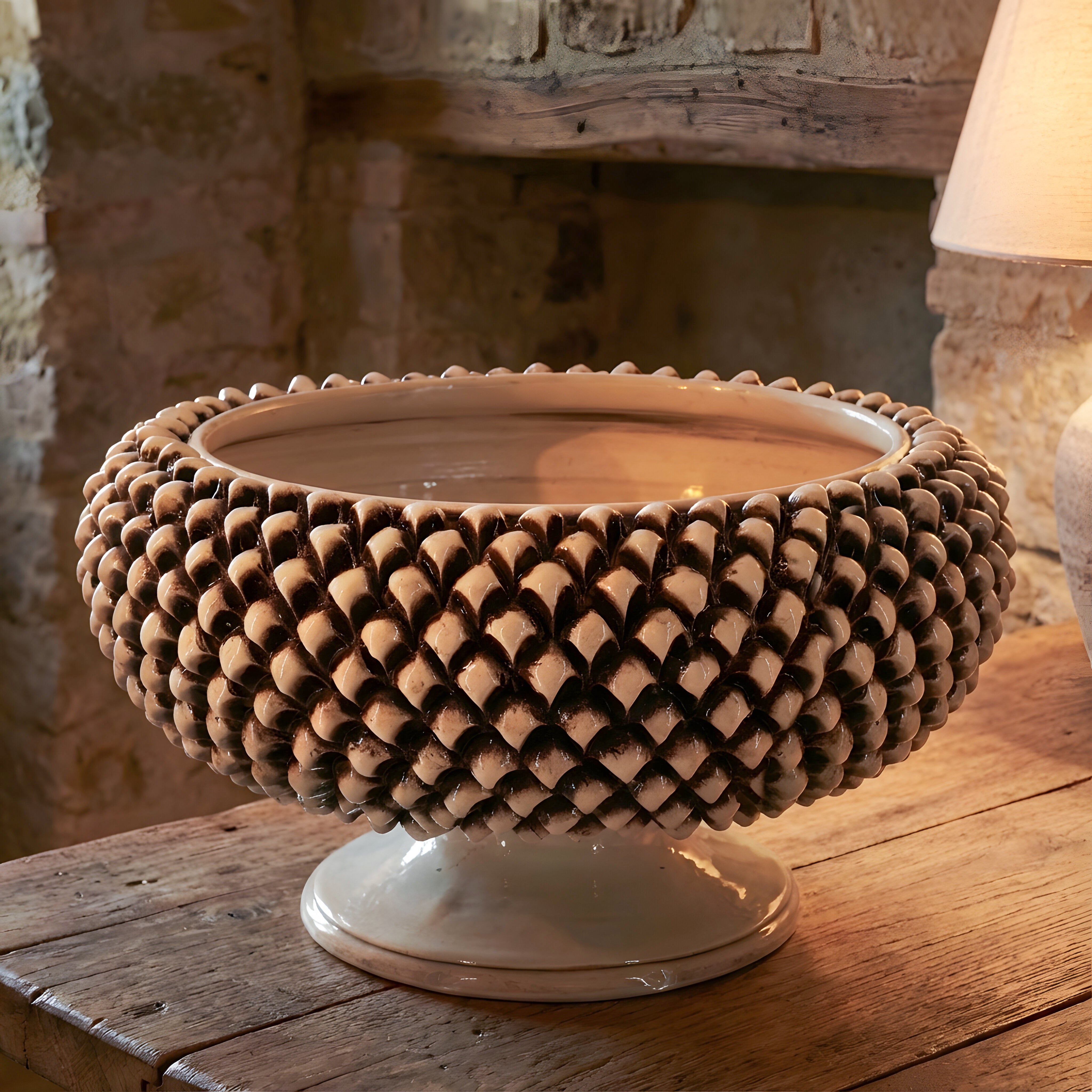 Alzata a Pigna d. 25/33 cm Madreperla Antichizzato in ceramica di Caltagirone