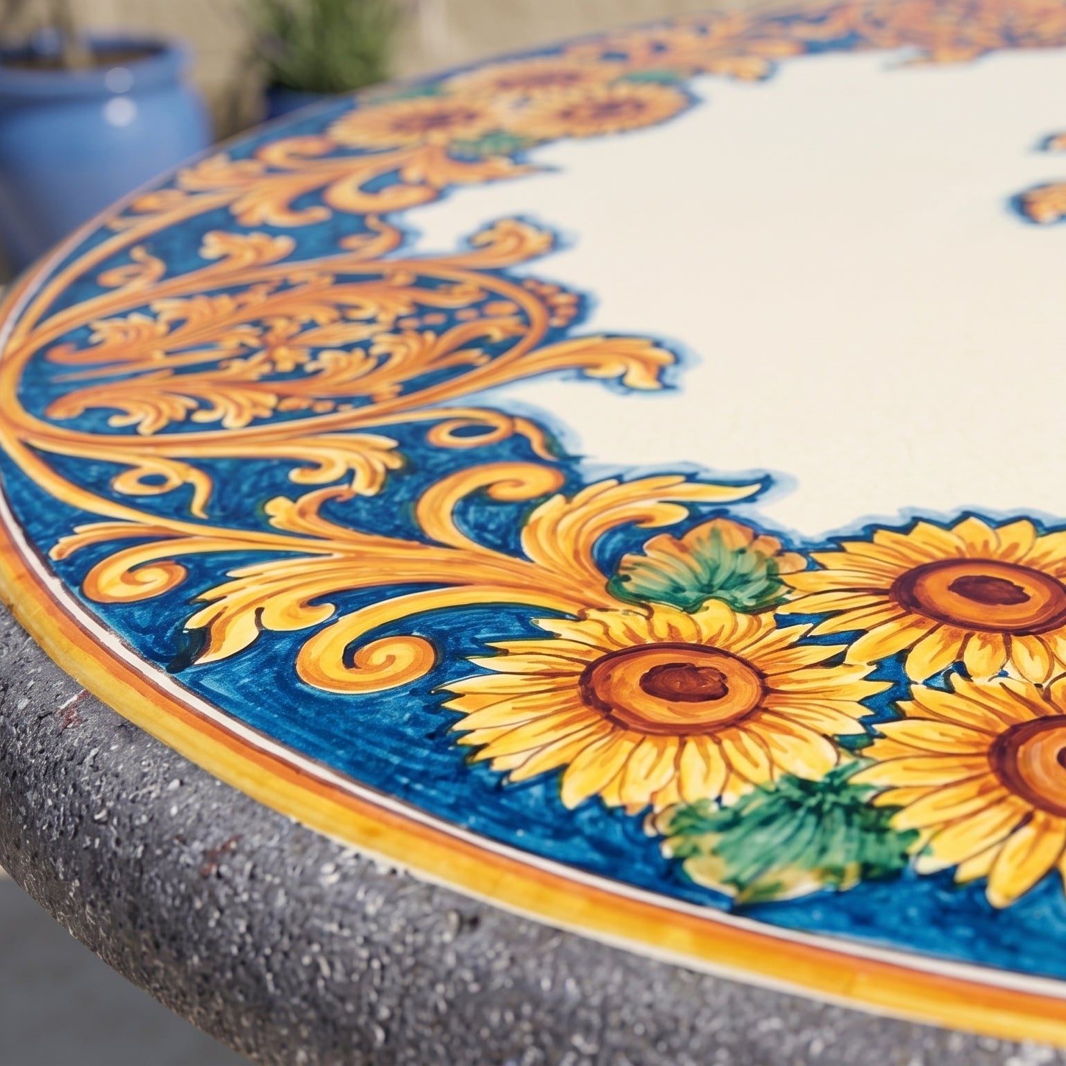 Tavolo in Pietra Lavica di Caltagirone — Decoro Girasoli