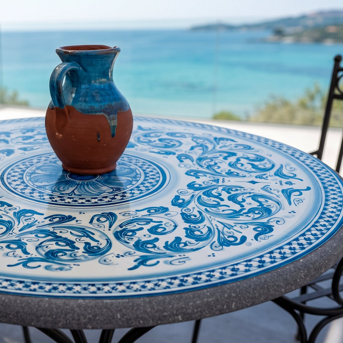 Tavolo in Pietra Lavica di Caltagirone - Monocromia di Blu