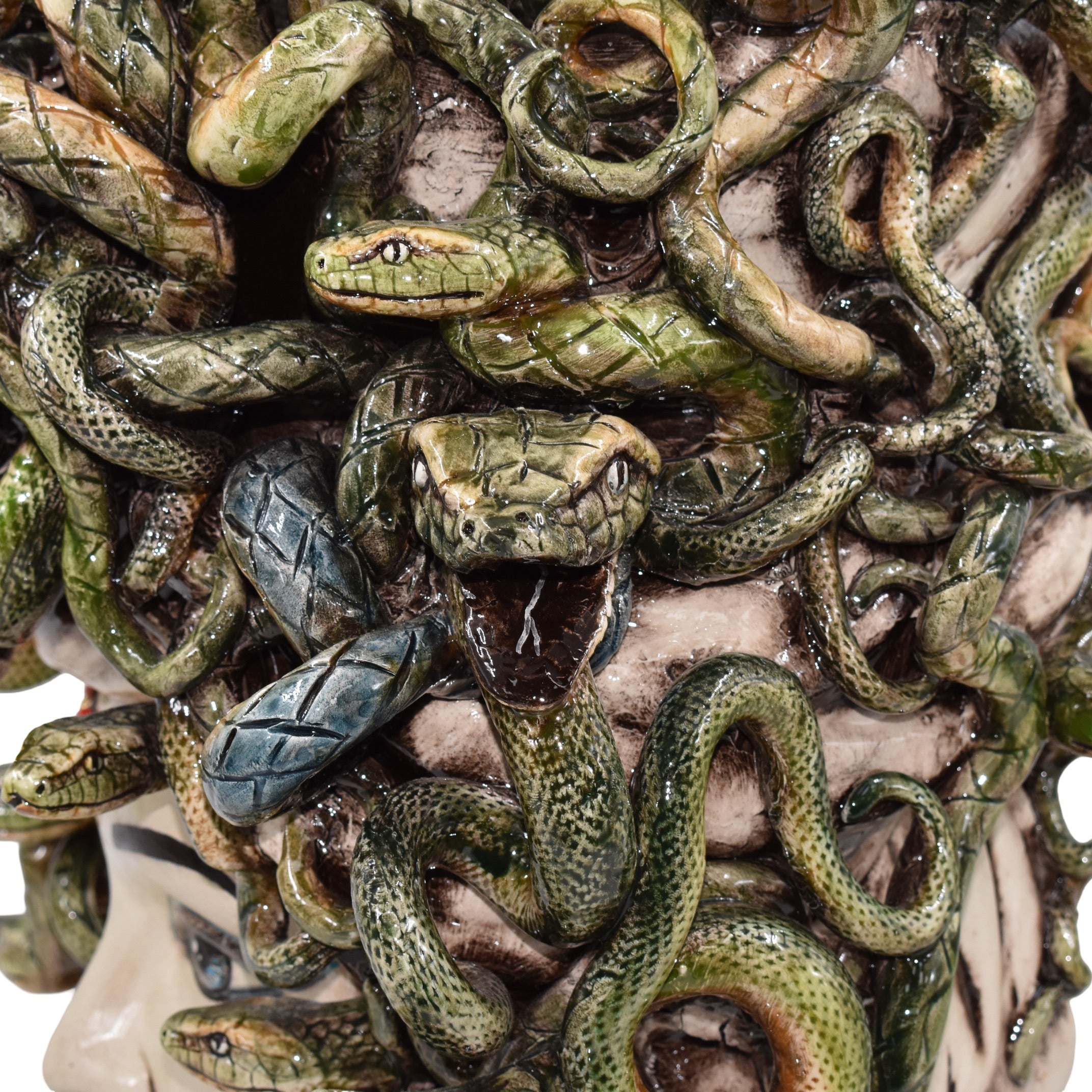 Testa Medusa h 48 madreperla antichizzato oro e lustri