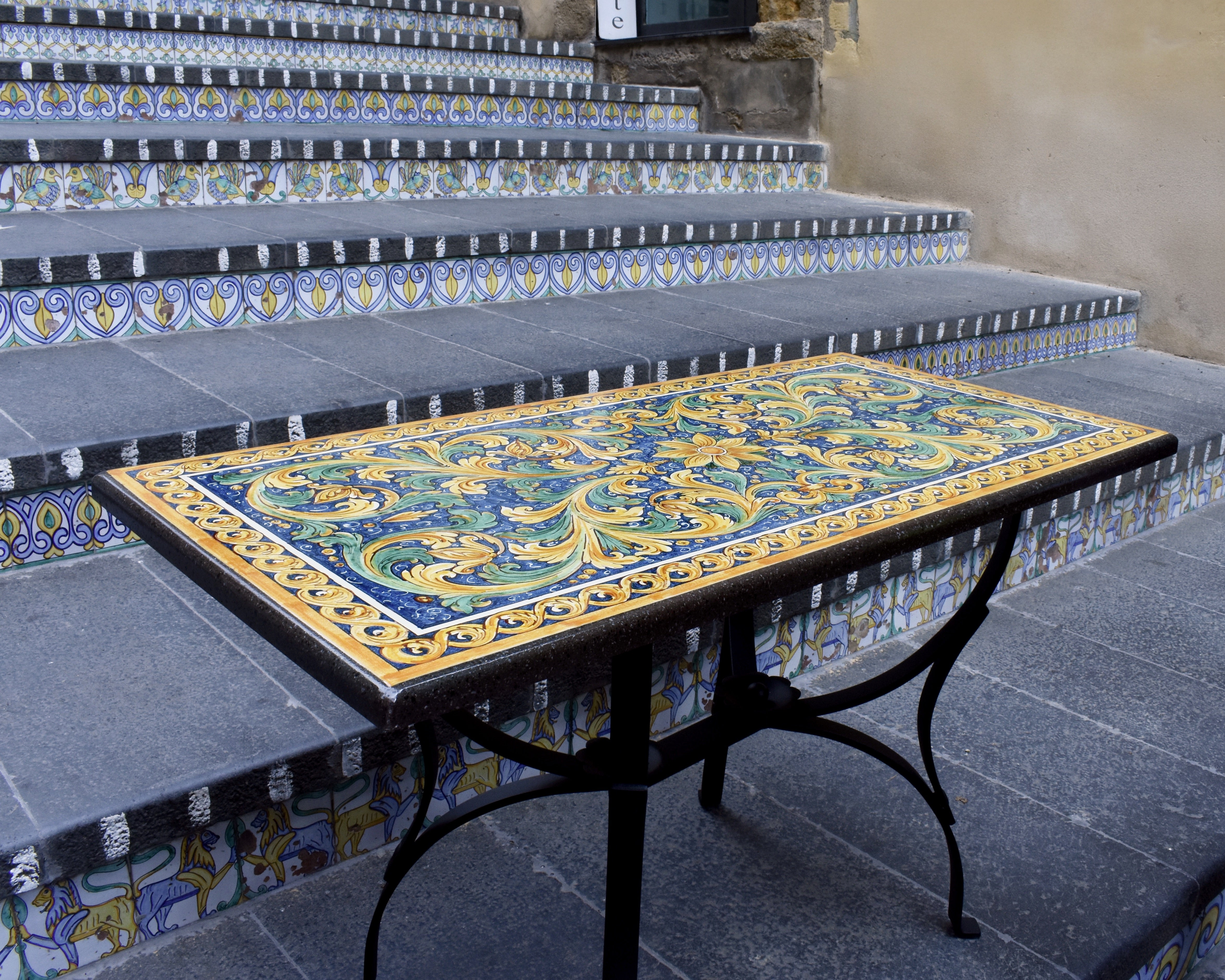 Tavolo in pietra lavica rettangolare cm 75x115 - Decoro ornato calatino