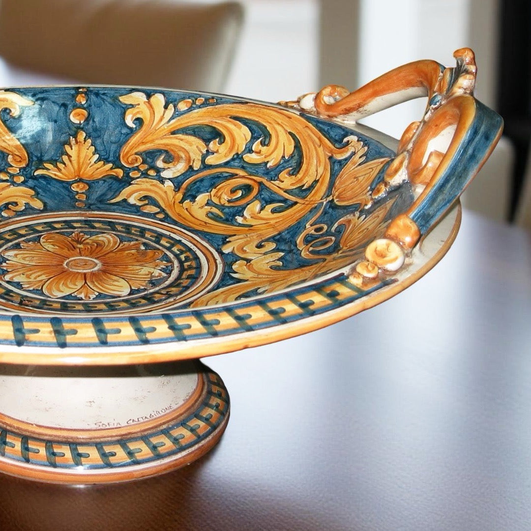 Centrotavola ceramiche Caltagirone fatti a mano con decori tradizionali blu e oro