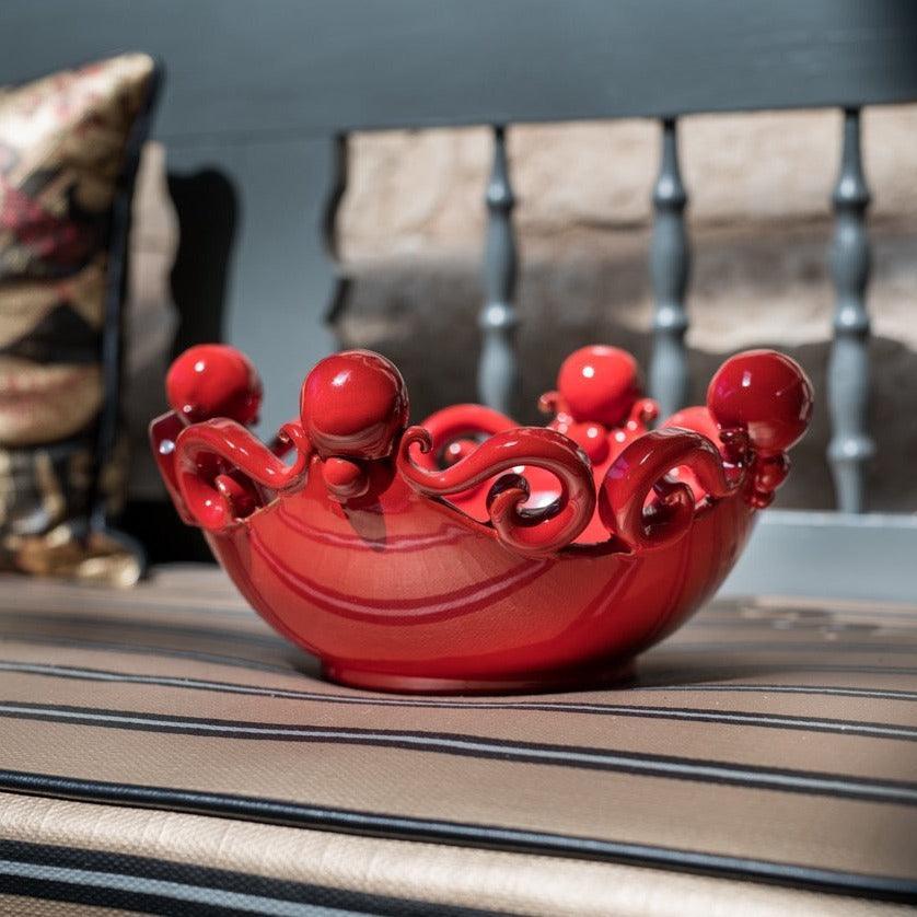 Centrotavola rosso fuoco in ceramica moderna, ceramiche Caltagirone fatti a mano.