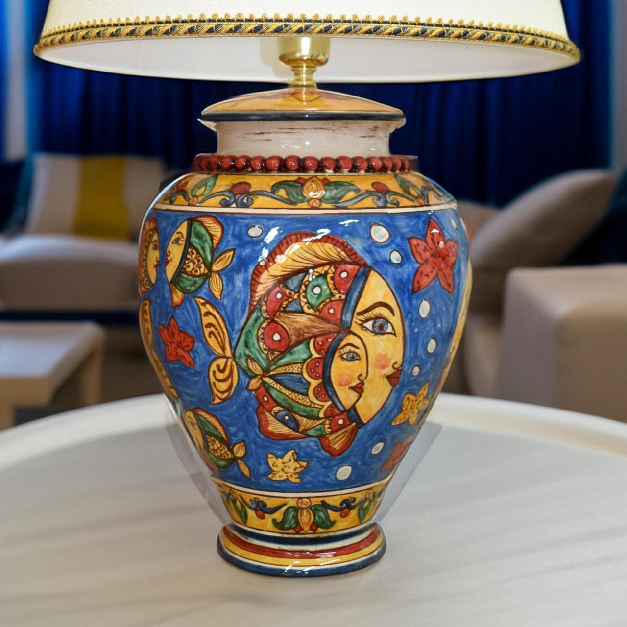 Lume boccia c/perline h 35 decoro pesci c/fondo blu (h60 c/paralume Ø40) - Ceramiche di Caltagirone Sofia