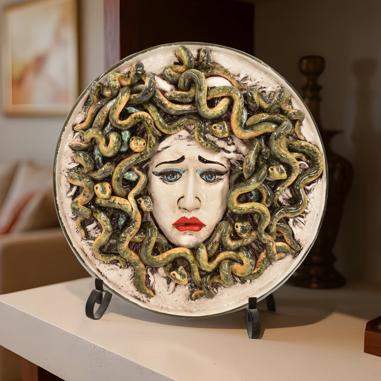 Piatto in ceramica medusa Ø 45 madreperla antichizzato - Ceramiche di Caltagirone Sofia
