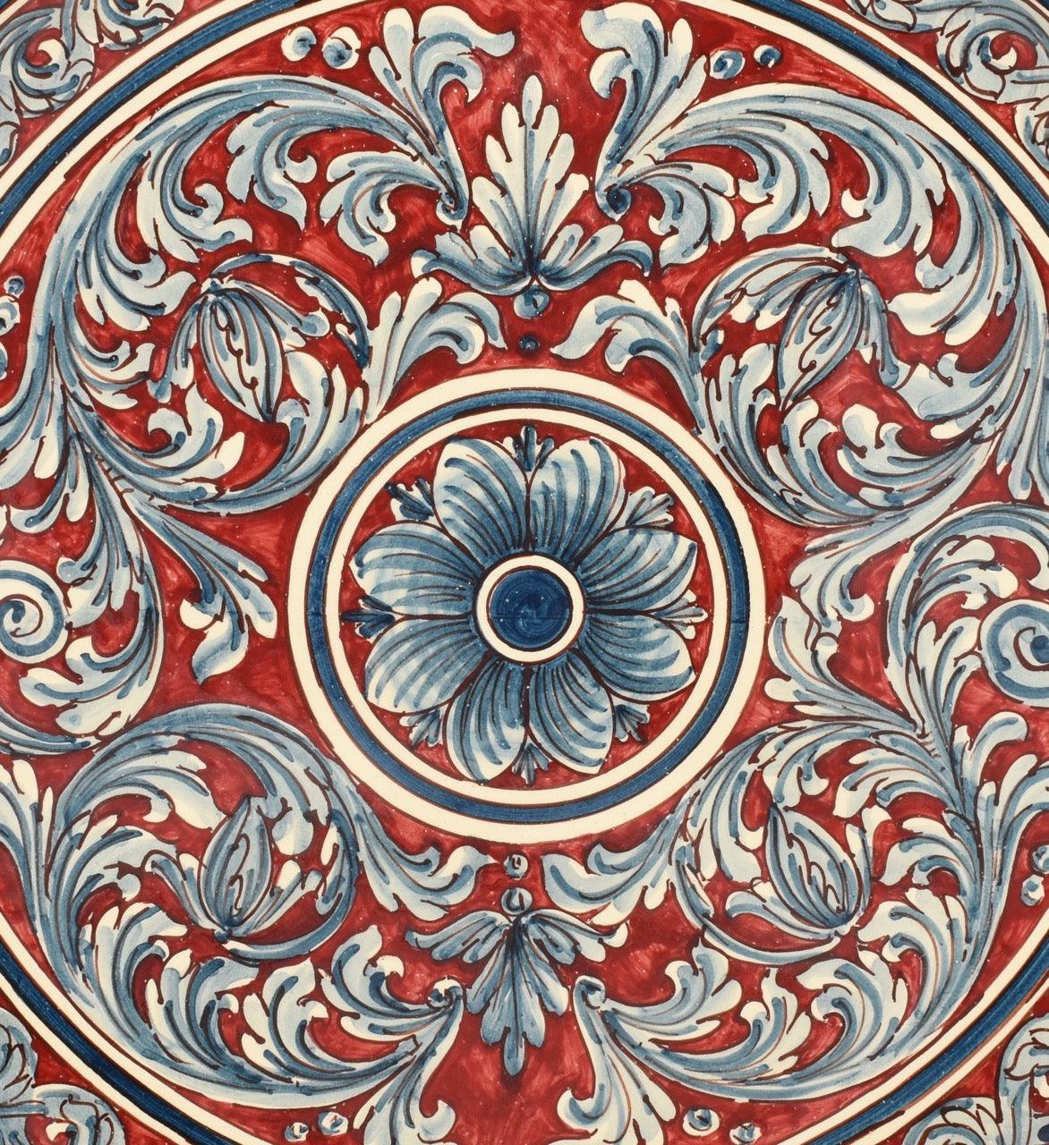 Piatto ornamentale ornato blu/bordeaux in ceramica artigianale di Caltagirone. - Ceramiche di Caltagirone Sofia