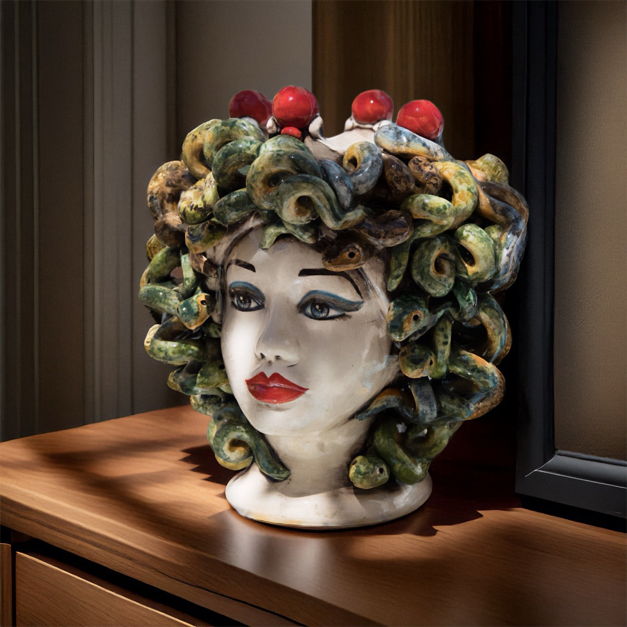 Testa h 28 medusa c/corona madreperla colorato - Ceramiche di Caltagirone Sofia