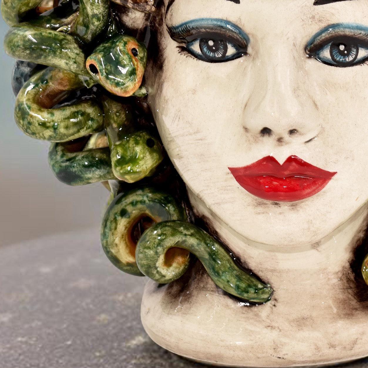 Testa h 28 medusa c/corona madreperla colorato - Ceramiche di Caltagirone Sofia