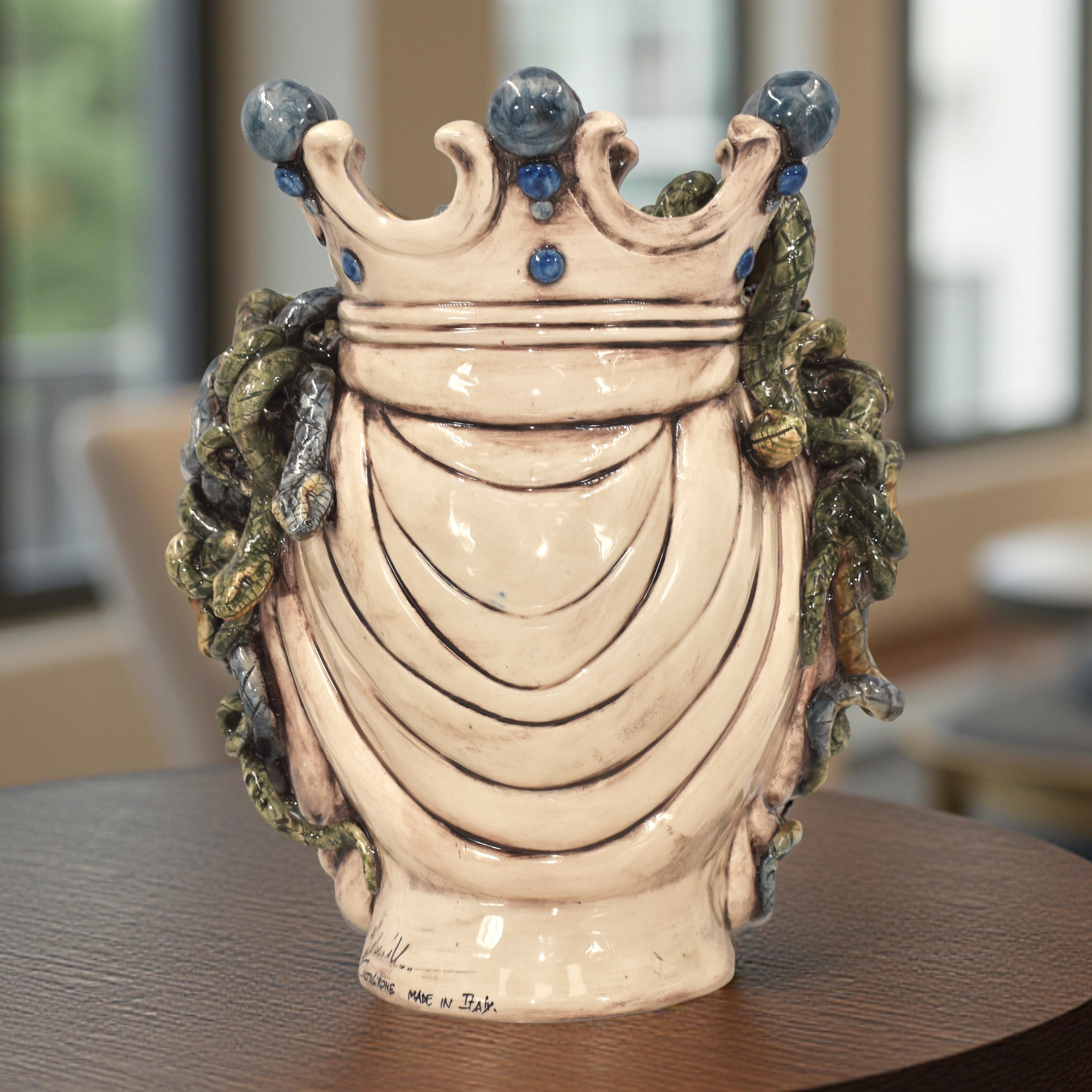 Testa h 38 medusa Madreperla Antichizzato con perline blu - Ceramiche di Caltagirone Sofia