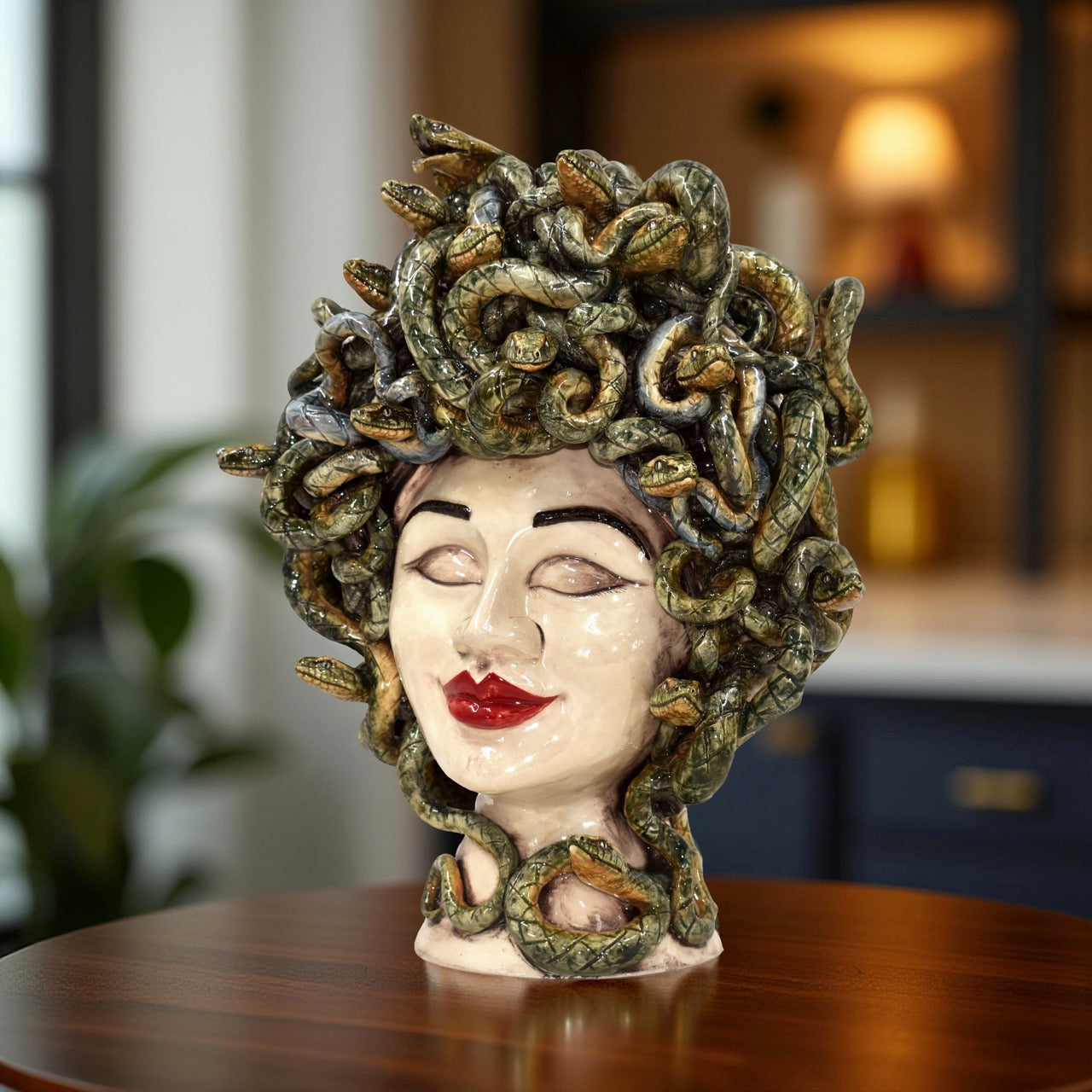 Testa Sognia h 40 Medusa Madreperla Antichizzatto labbra rosse femmina - Ceramiche di Caltagirone Sofia
