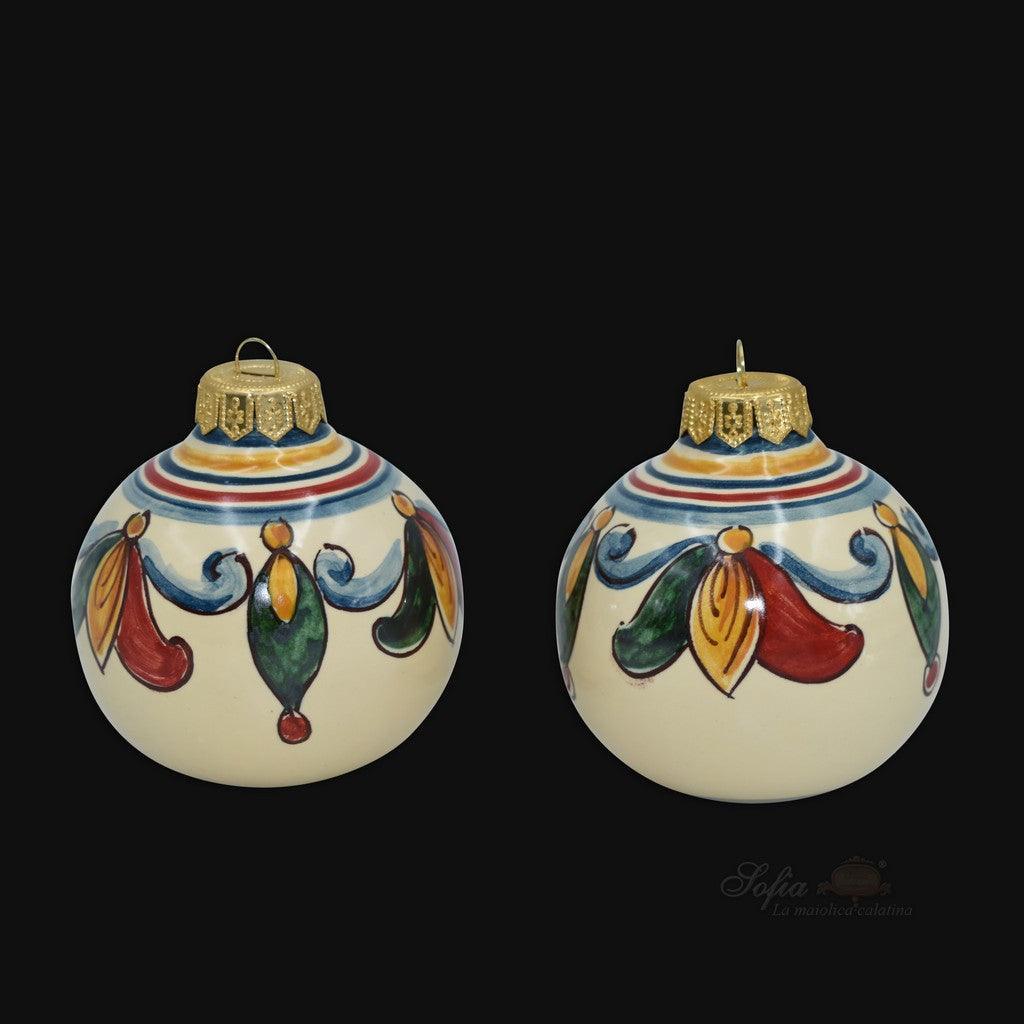 Palle natalizie ceramiche di Caltagirone fatte a mano con decori colorati e dorati