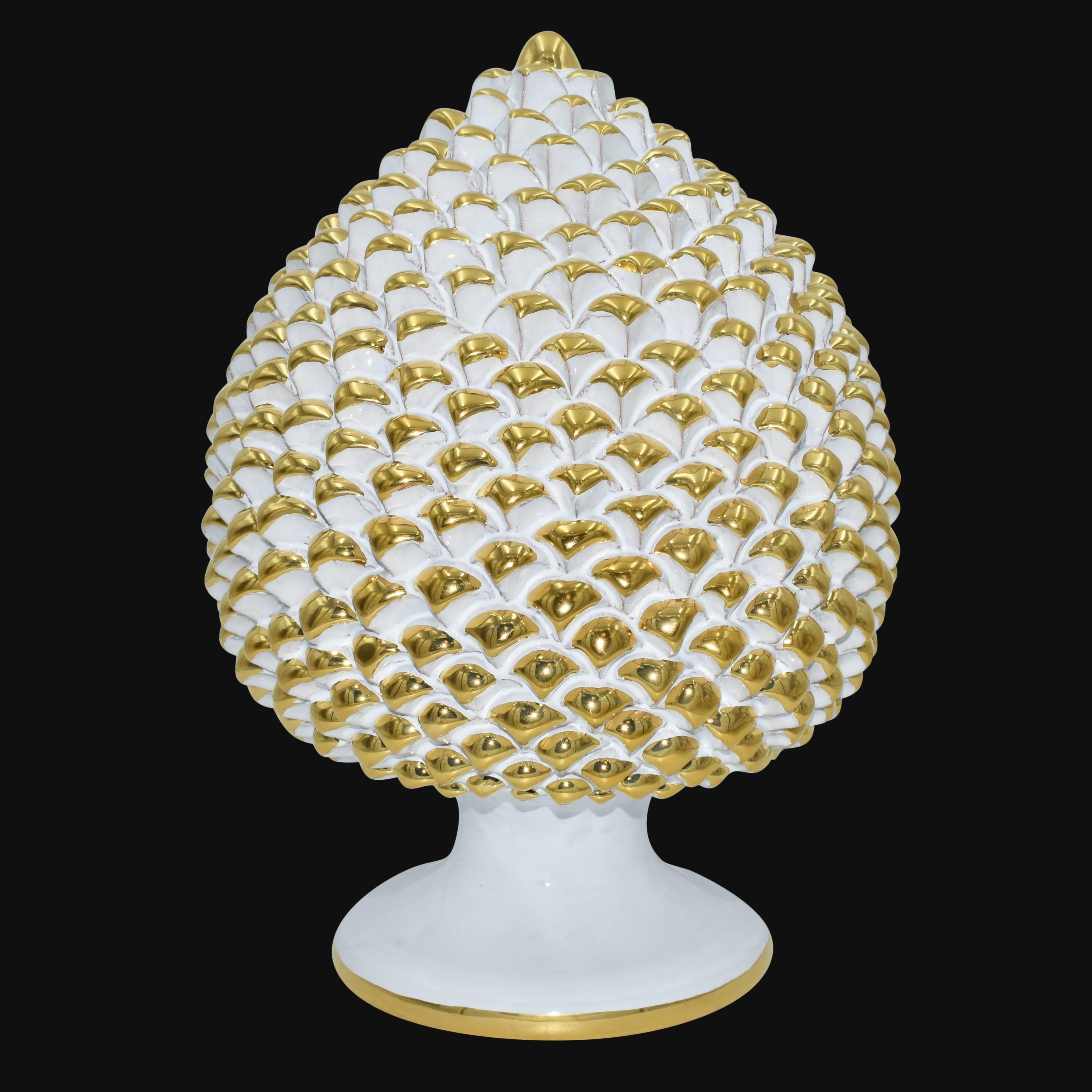 Pigna artigianale bianca e oro, ceramiche Caltagirone fatti a mano su sfondo nero.