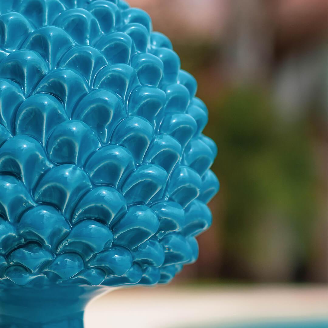 Pigna turchese in ceramica Caltagirone fatti a mano, dettaglio artigianale brillante