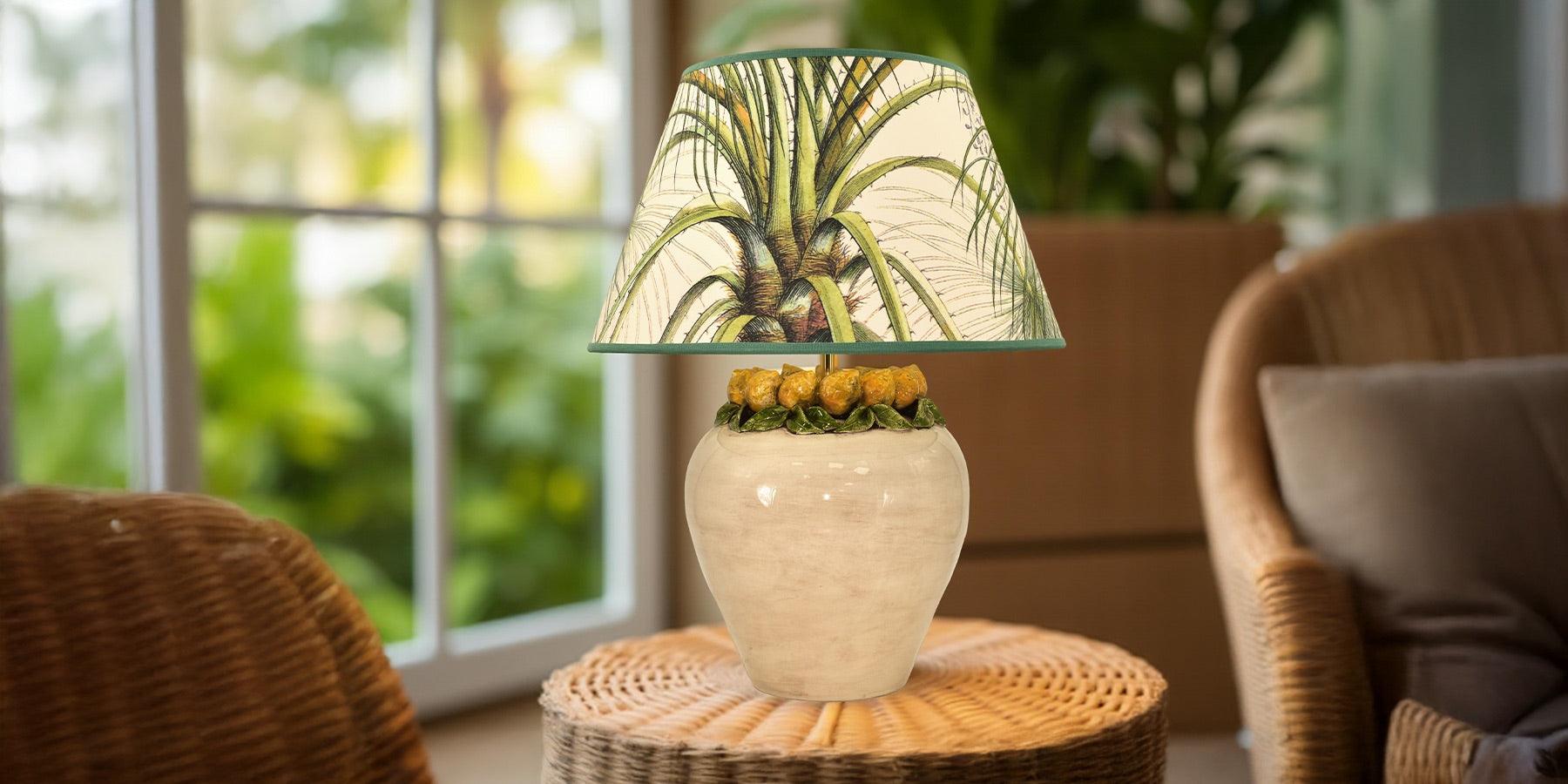 Lampada da tavolo in ceramica Caltagirone fatti a mano con decoro floreale, interno moderno