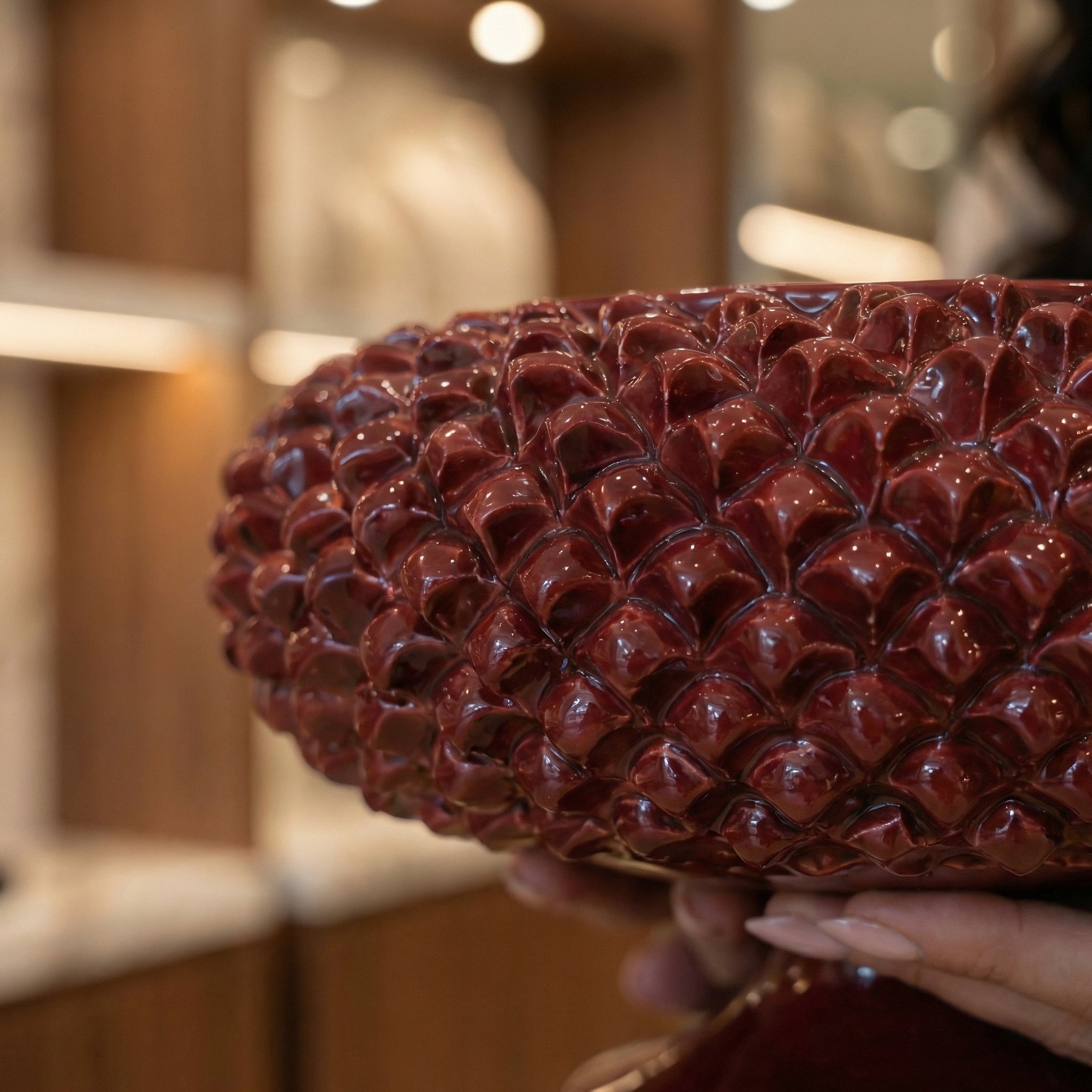 Alzata a Pigna di Caltagirone modellata a mano linea bordeaux