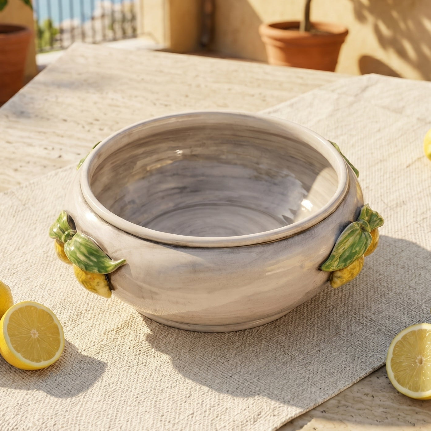 Centrotavola con Limoni Siciliani in Ceramica di Caltagirone Ø 25 cm — Madreperla