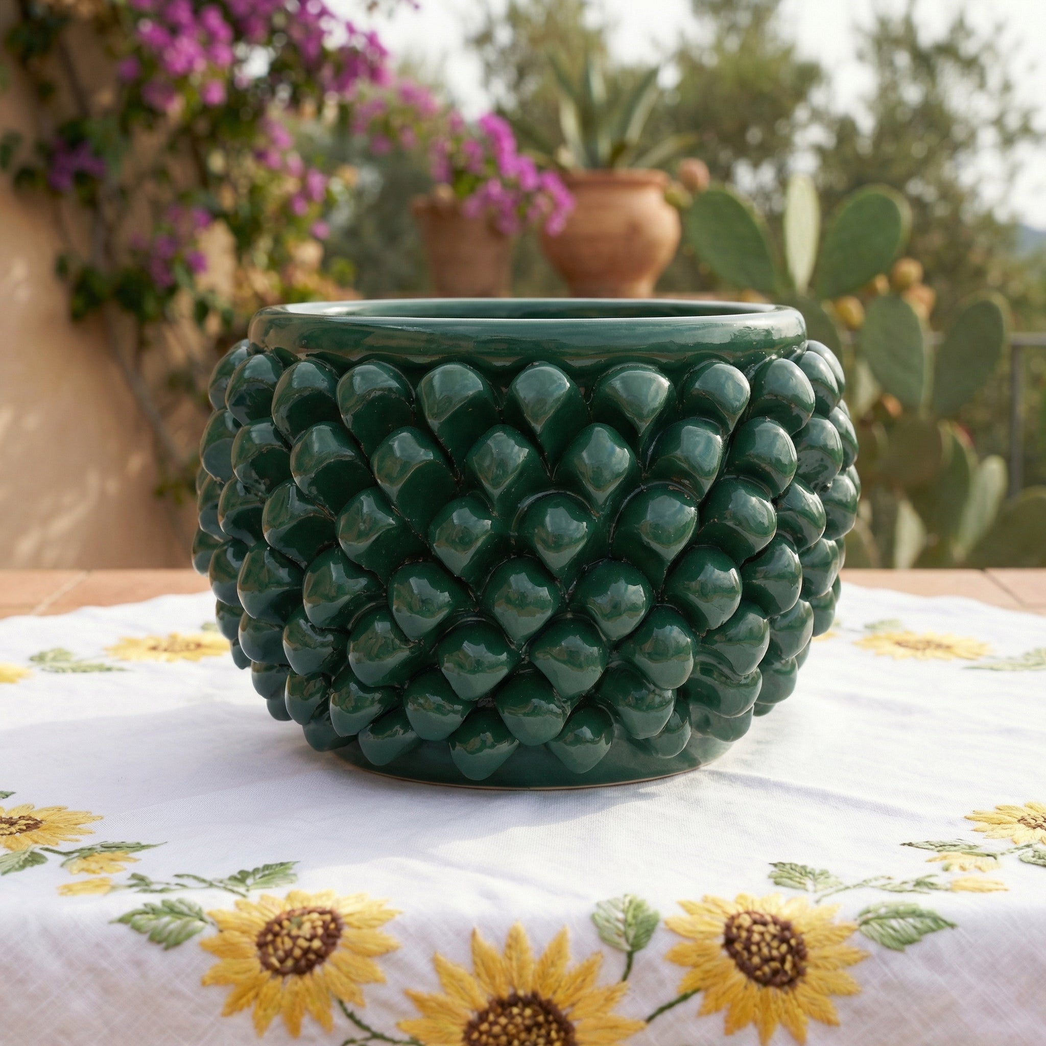 Vaso mezza pigna s/piede verde antico in ceramica di Caltagirone