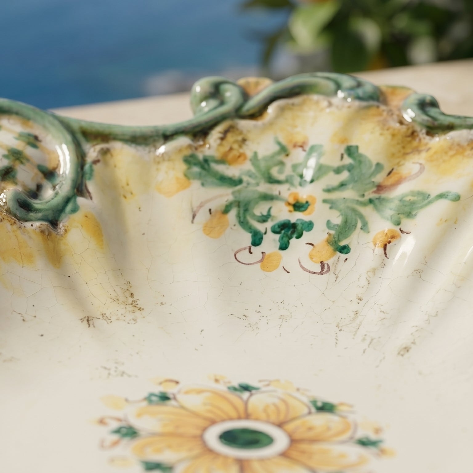 Centrotavola Barocco in Ceramica di Caltagirone 38×33 cm — Verde e Arancio, Serie d'Arte
