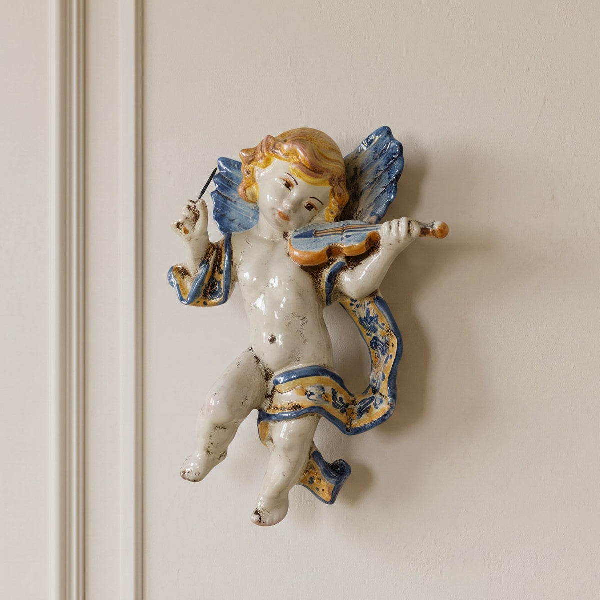 Angelo Musico con Violino in Ceramica di Caltagirone - Blu e Arancio