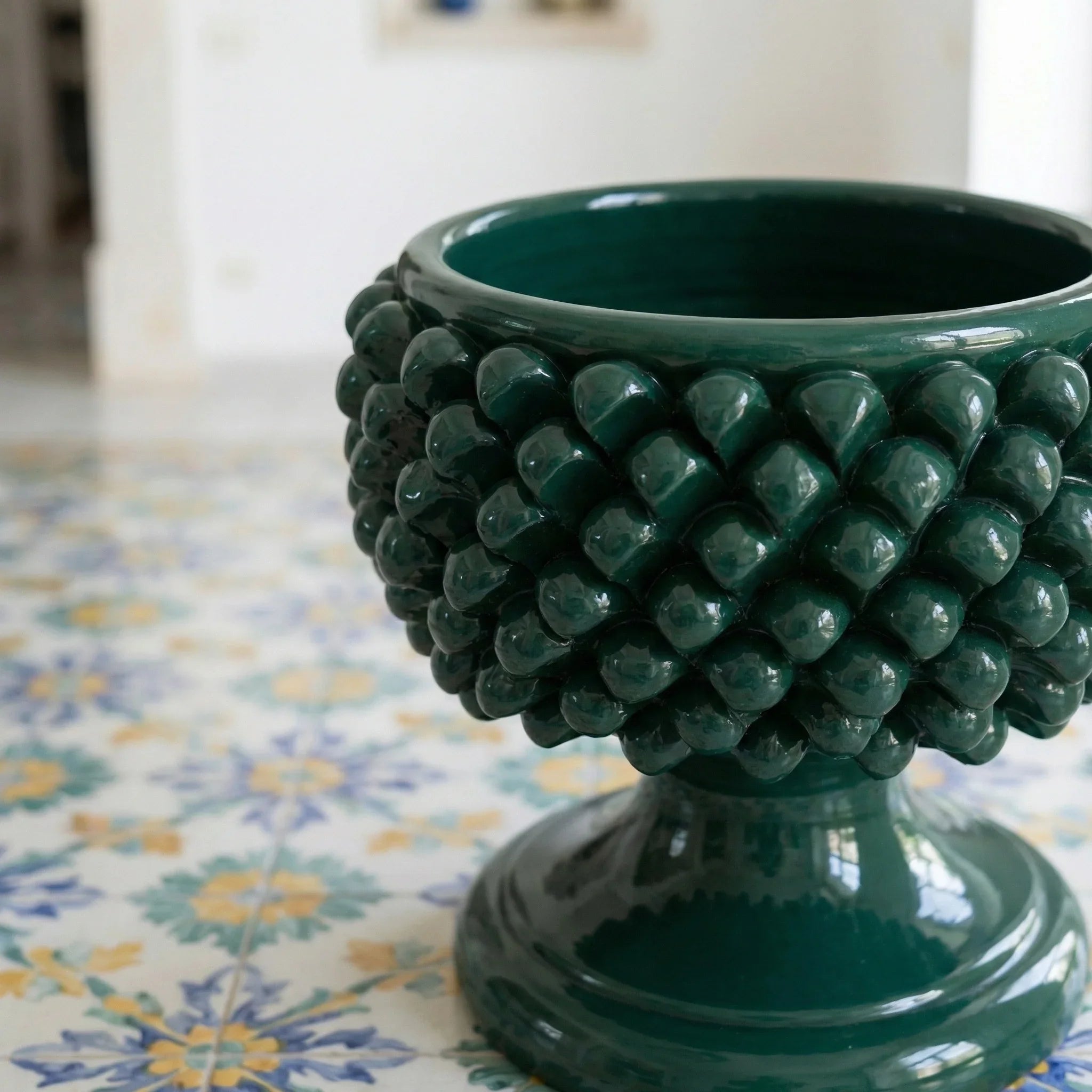 Vaso mezza pigna verde antico in ceramica di Caltagirone